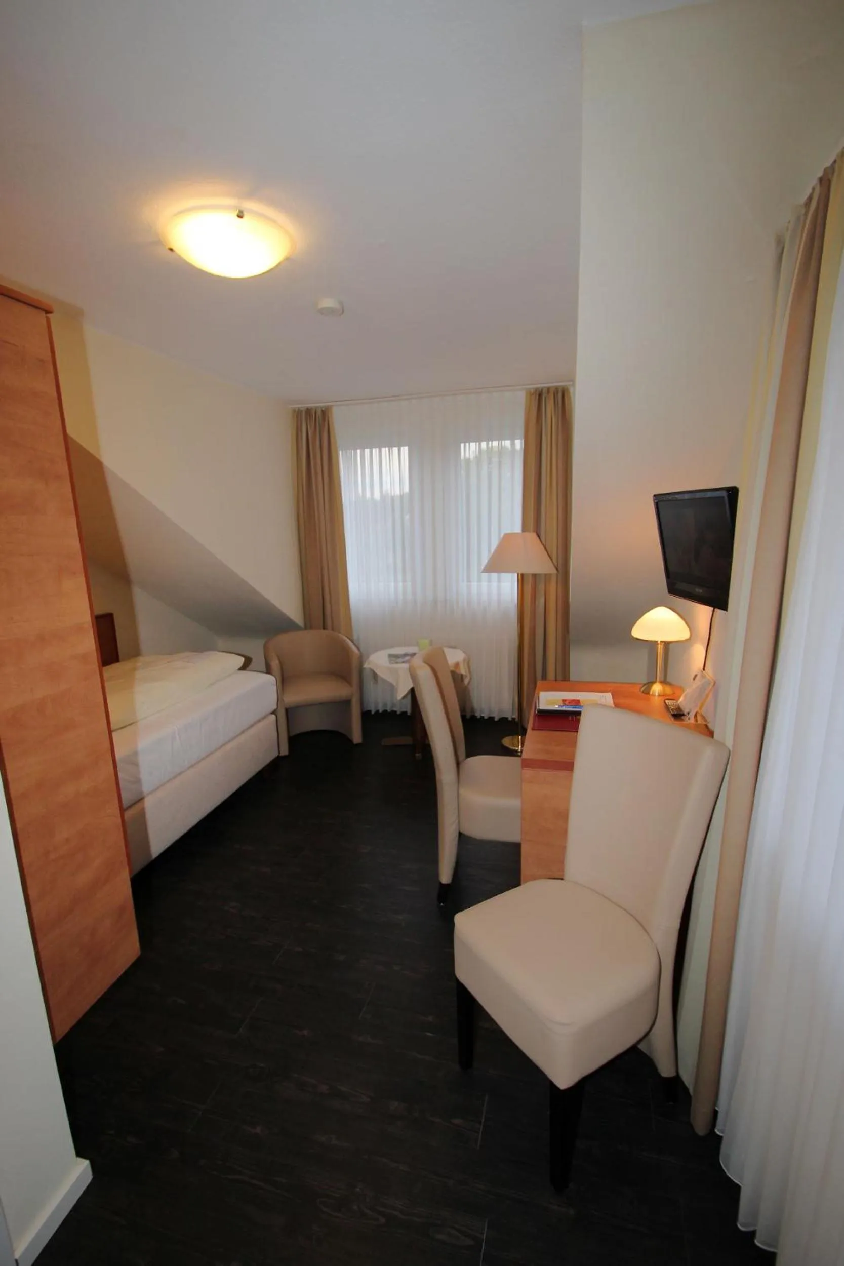 Bedroom, Bed in Parkhotel Emstaler Höhe