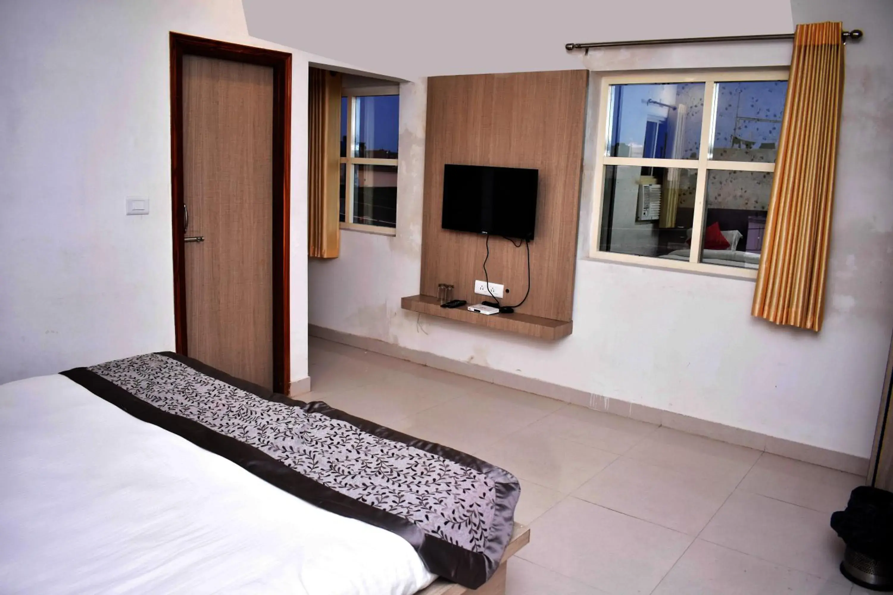 TV and multimedia, Bed in HOTEL UMA PALACE TV and multimedia, Bed in HOTEL UMA PALACE