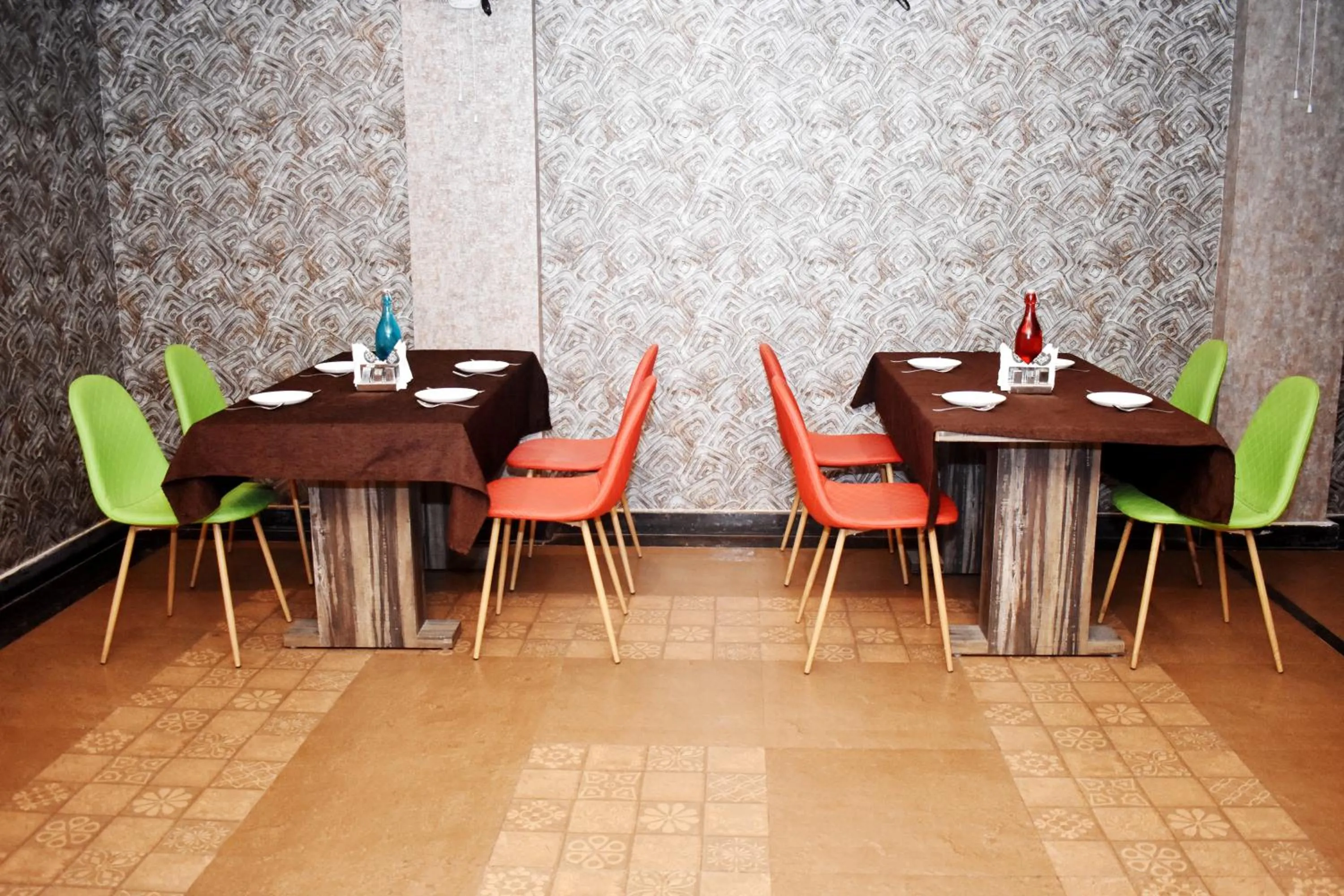 Restaurant/places to eat in HOTEL UMA PALACE