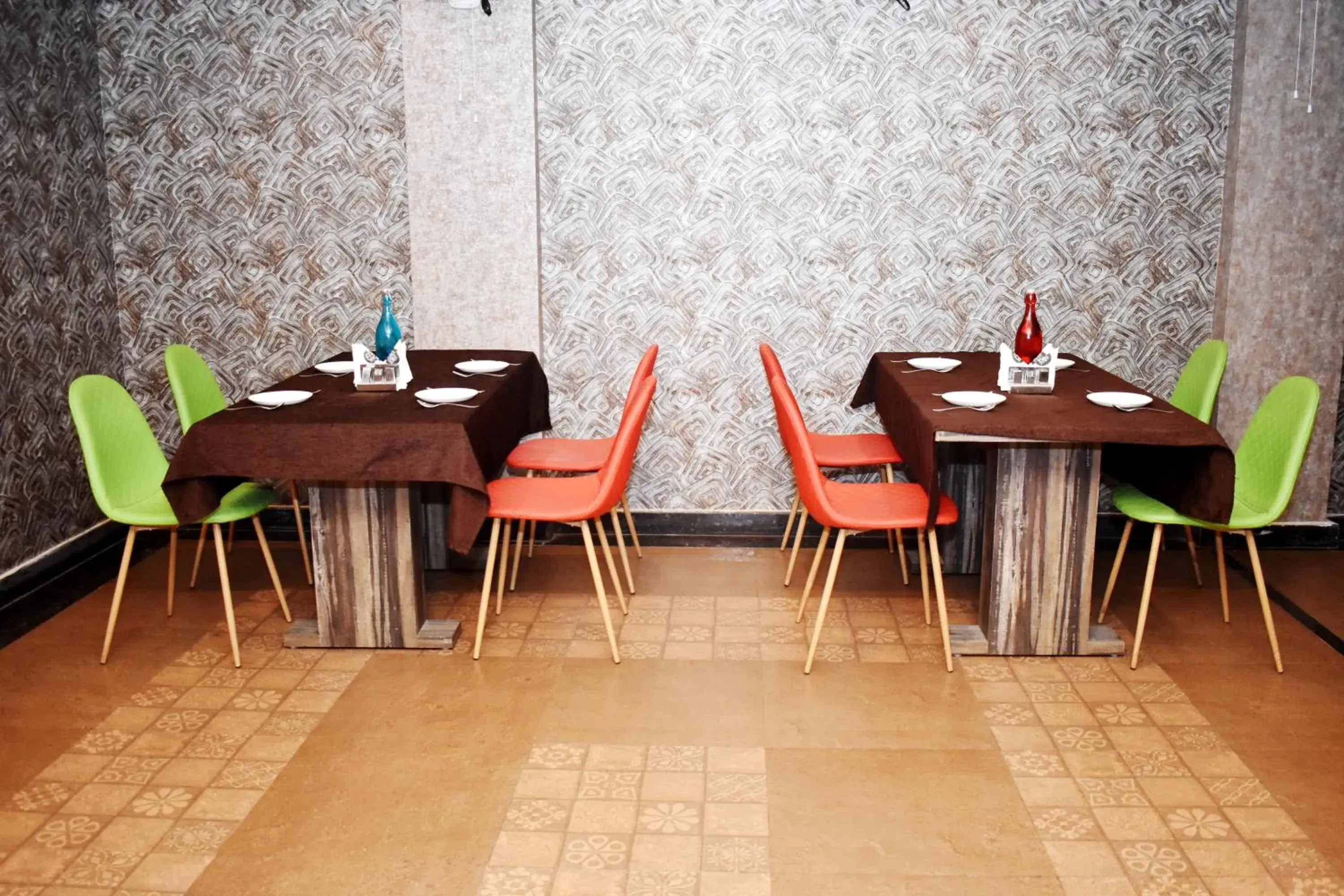 Restaurant/places to eat in HOTEL UMA PALACE Restaurant/places to eat in HOTEL UMA PALACE