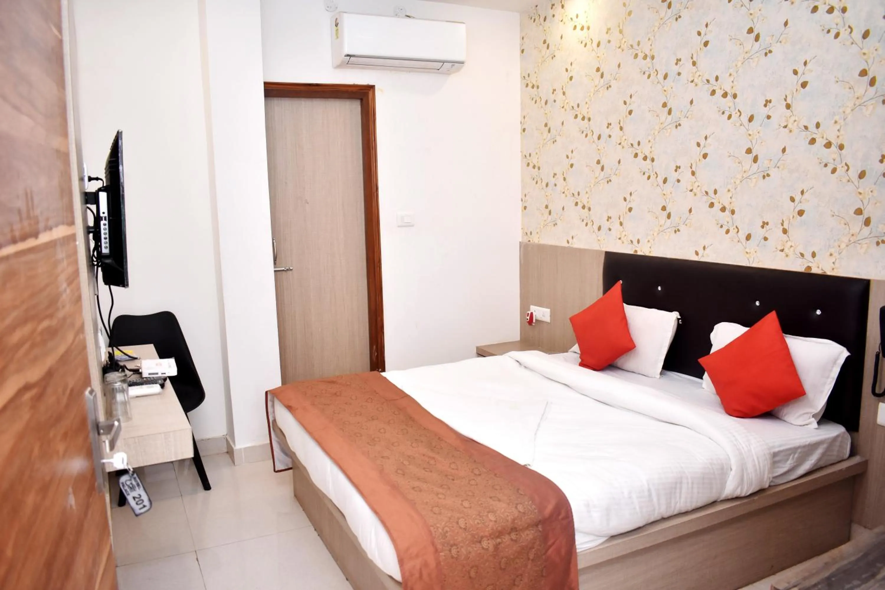 Bedroom, Bed in HOTEL UMA PALACE