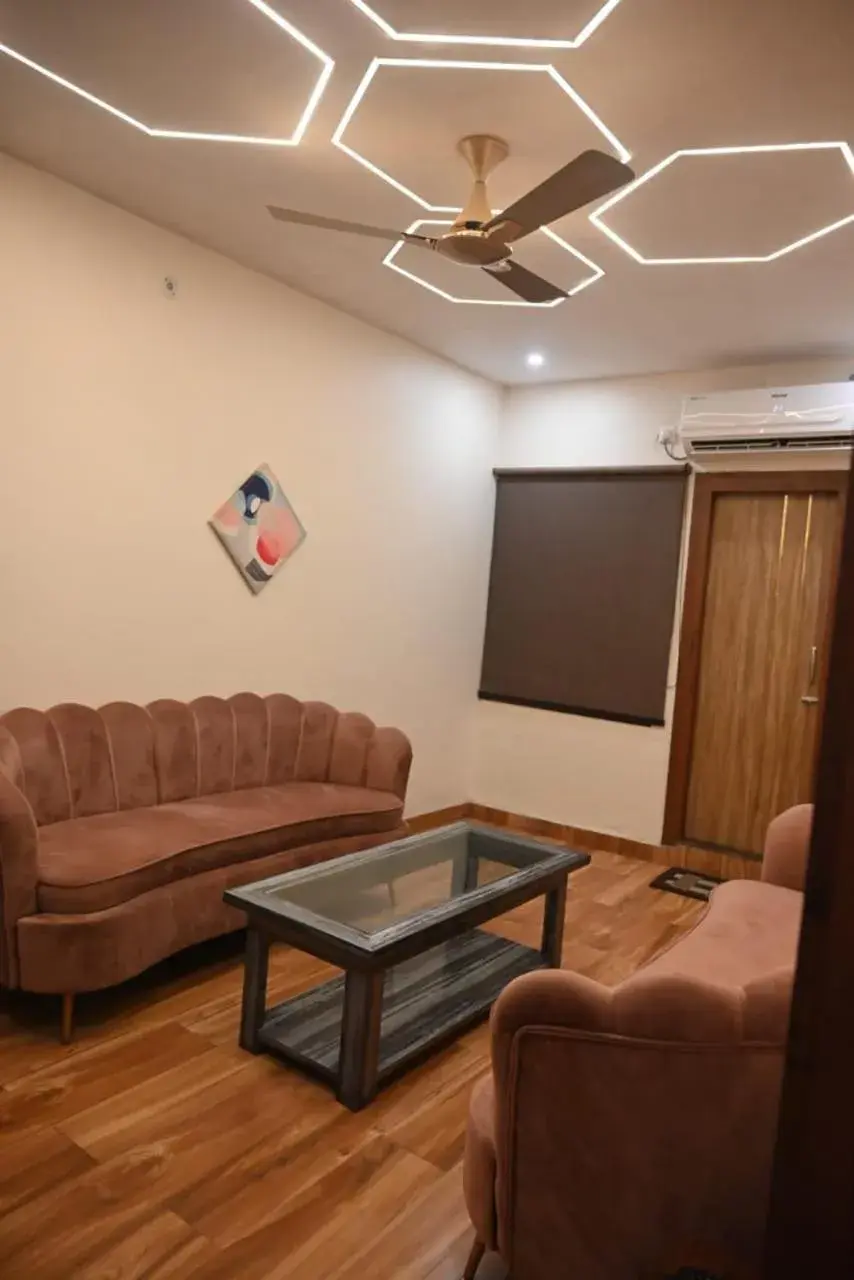 Living room in HOTEL UMA PALACE Living room in HOTEL UMA PALACE