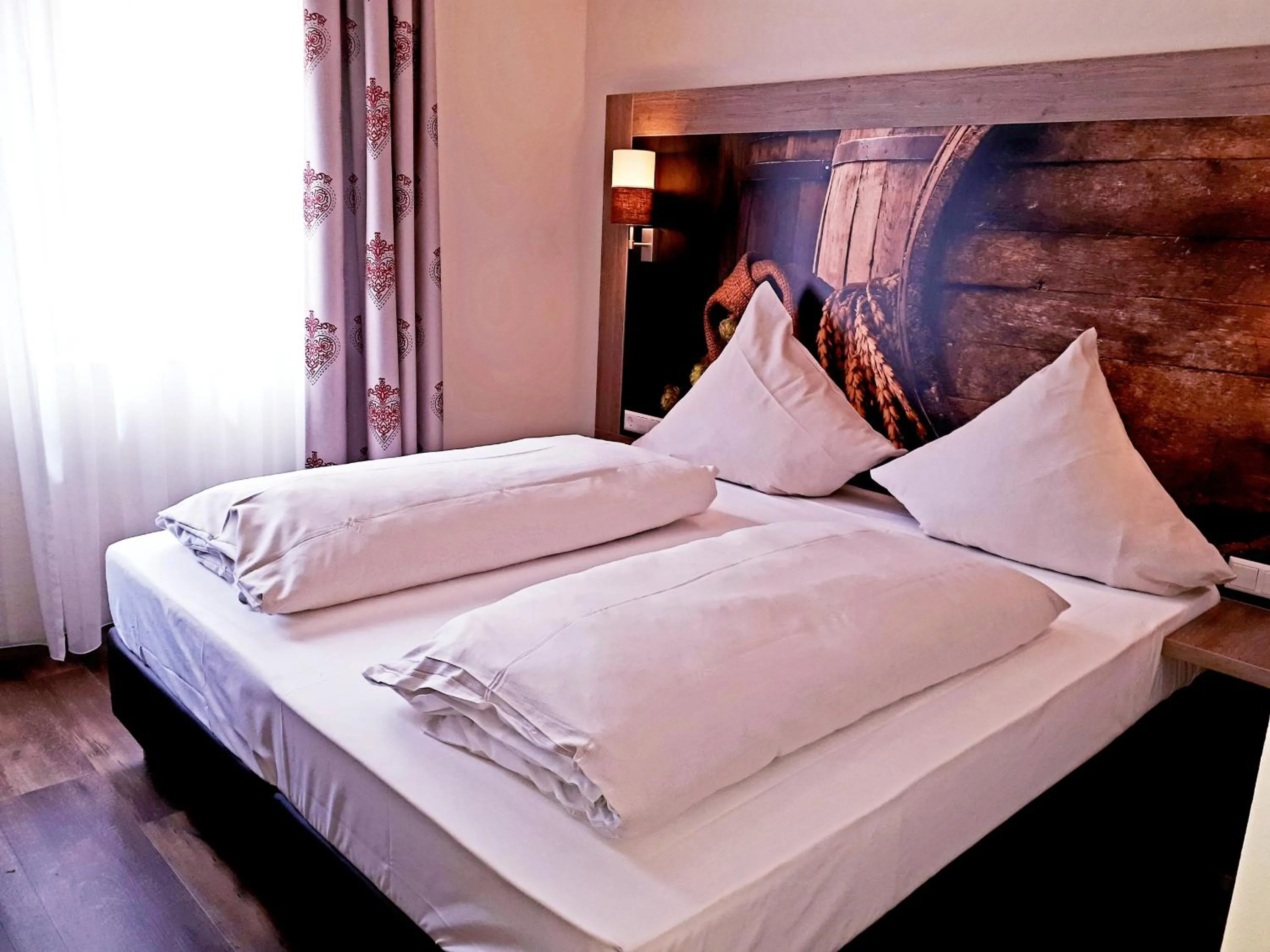 Photo of the whole room, Bed in Brauereigasthof Dachsenfranz