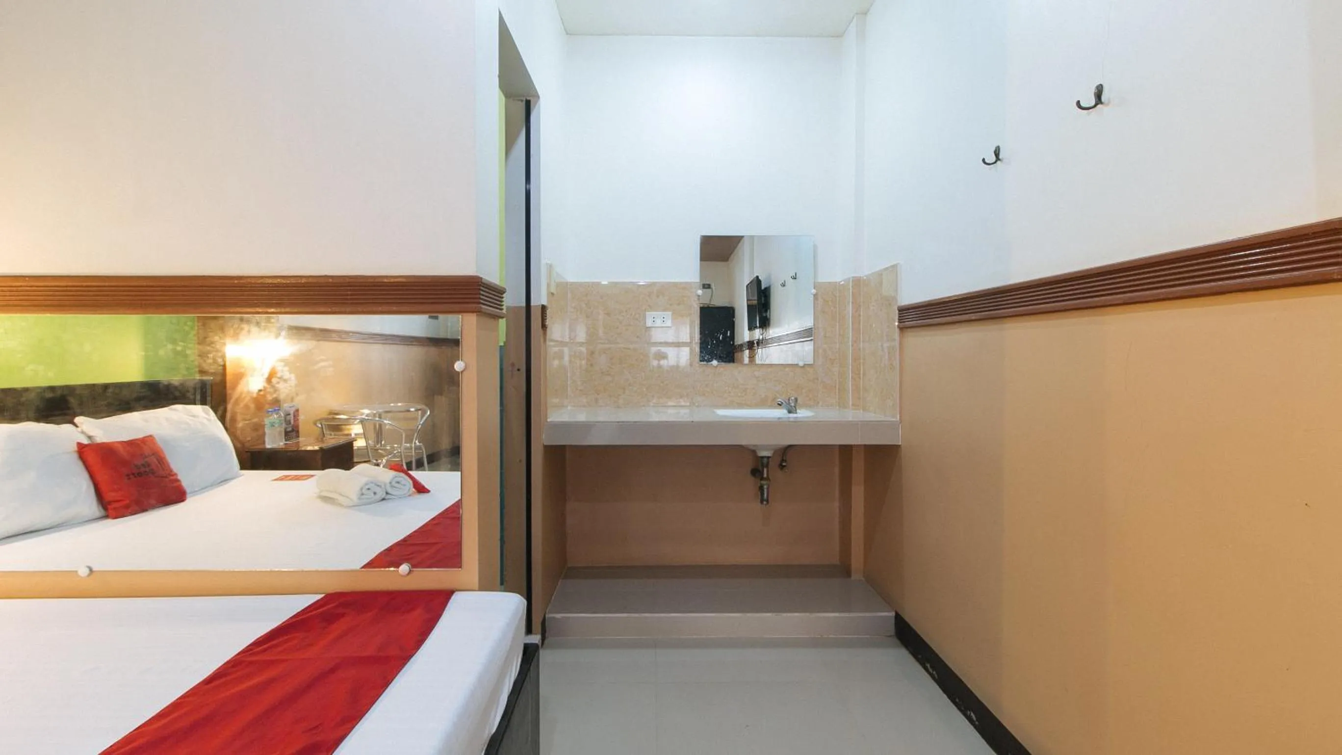 Bed in RedDoorz Plus near Municipality of Luisiana Laguna