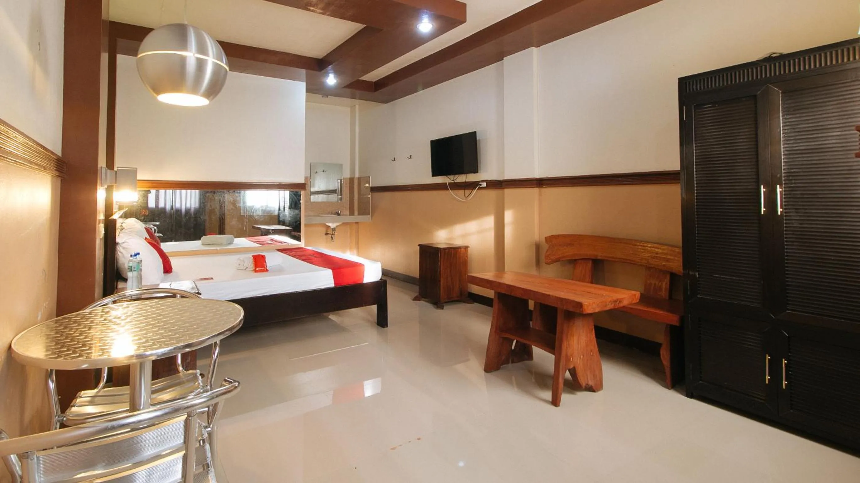 Living room, Bed in RedDoorz Plus near Municipality of Luisiana Laguna