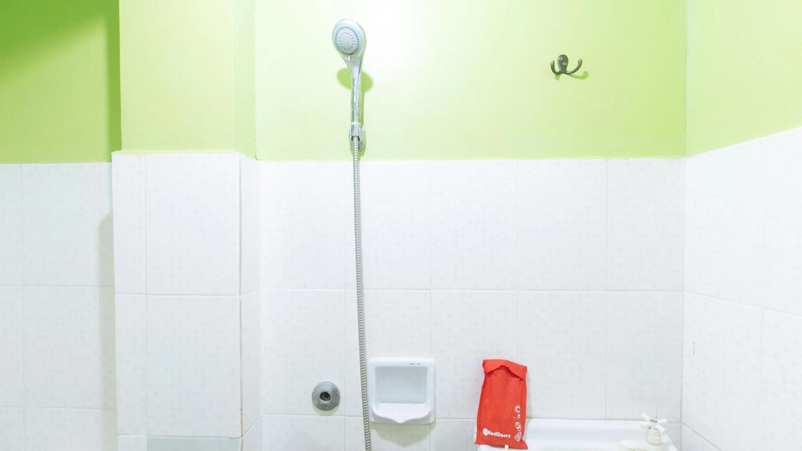 Bathroom in RedDoorz Plus near Municipality of Luisiana Laguna