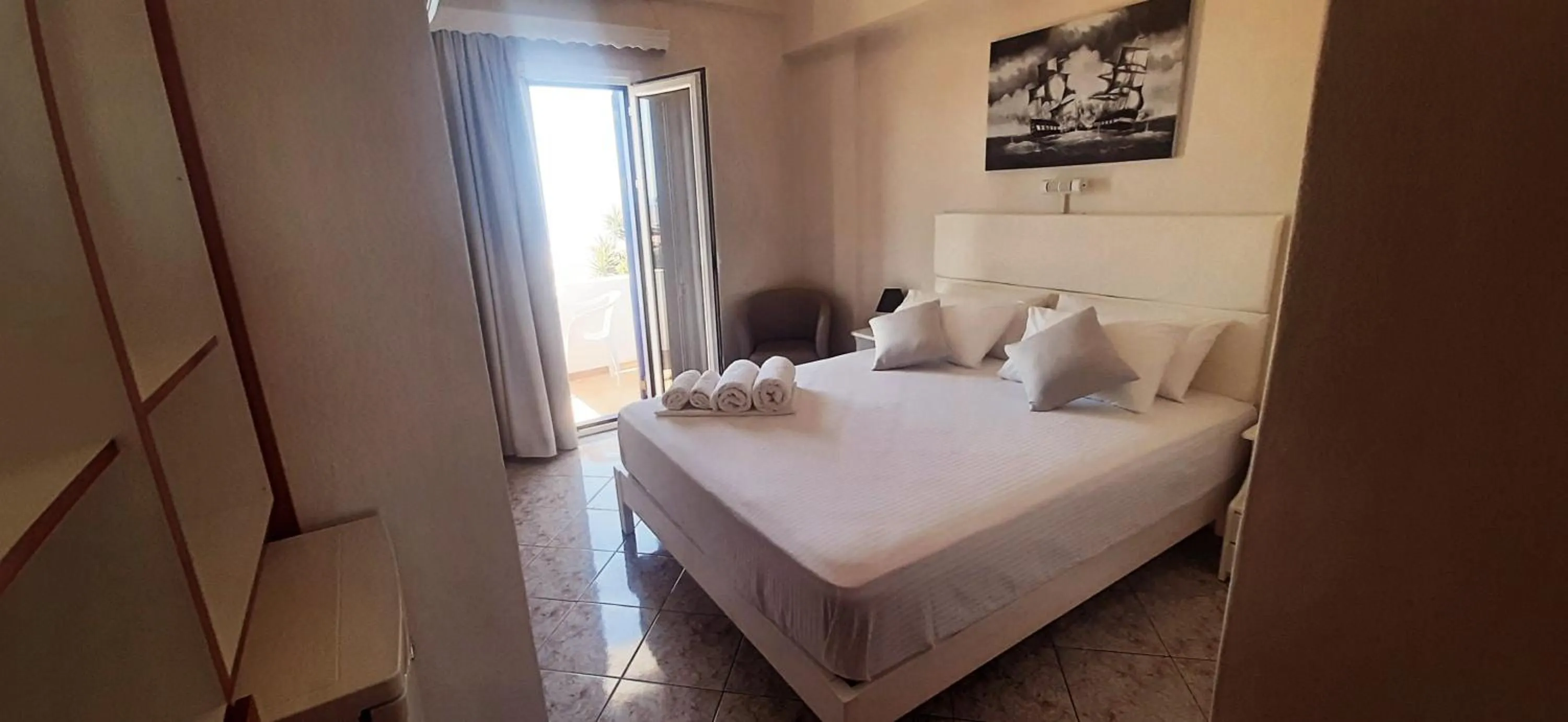 Bed in Agia Roumeli Hotel adults only