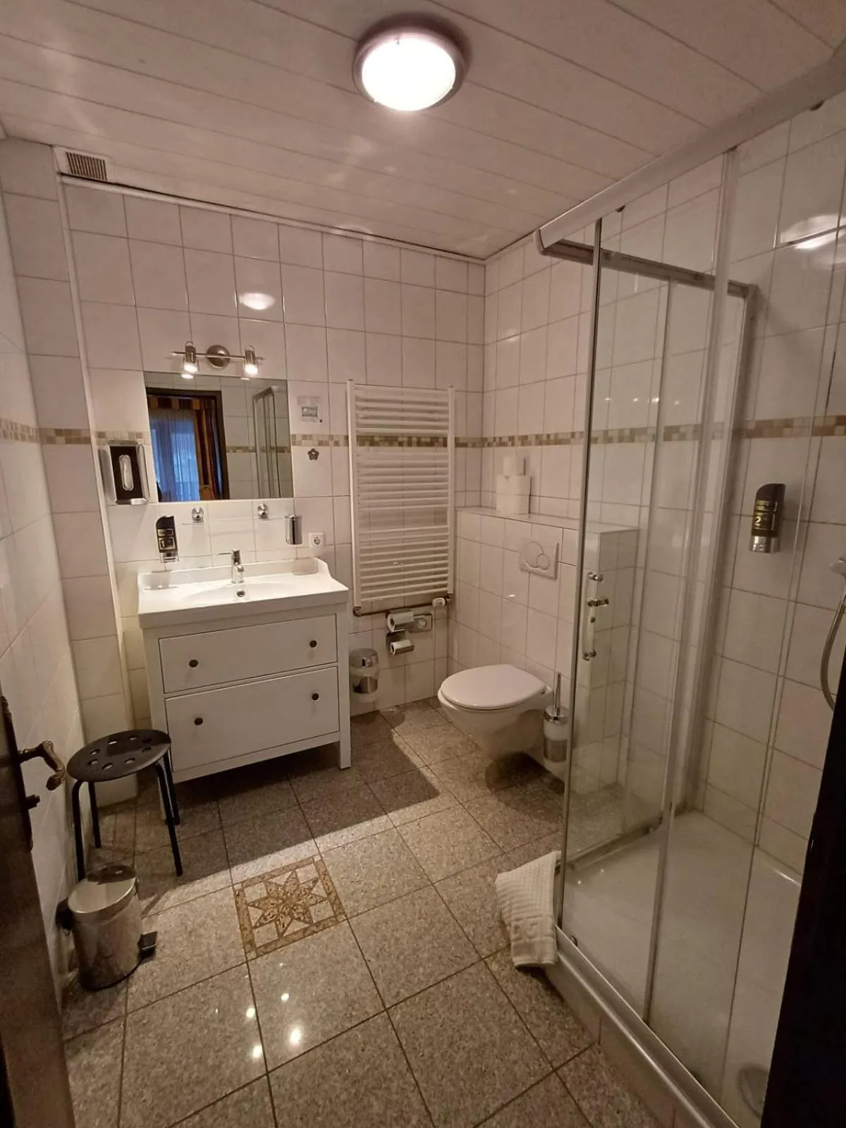 Bathroom in Günstige Zimmer im Spessart