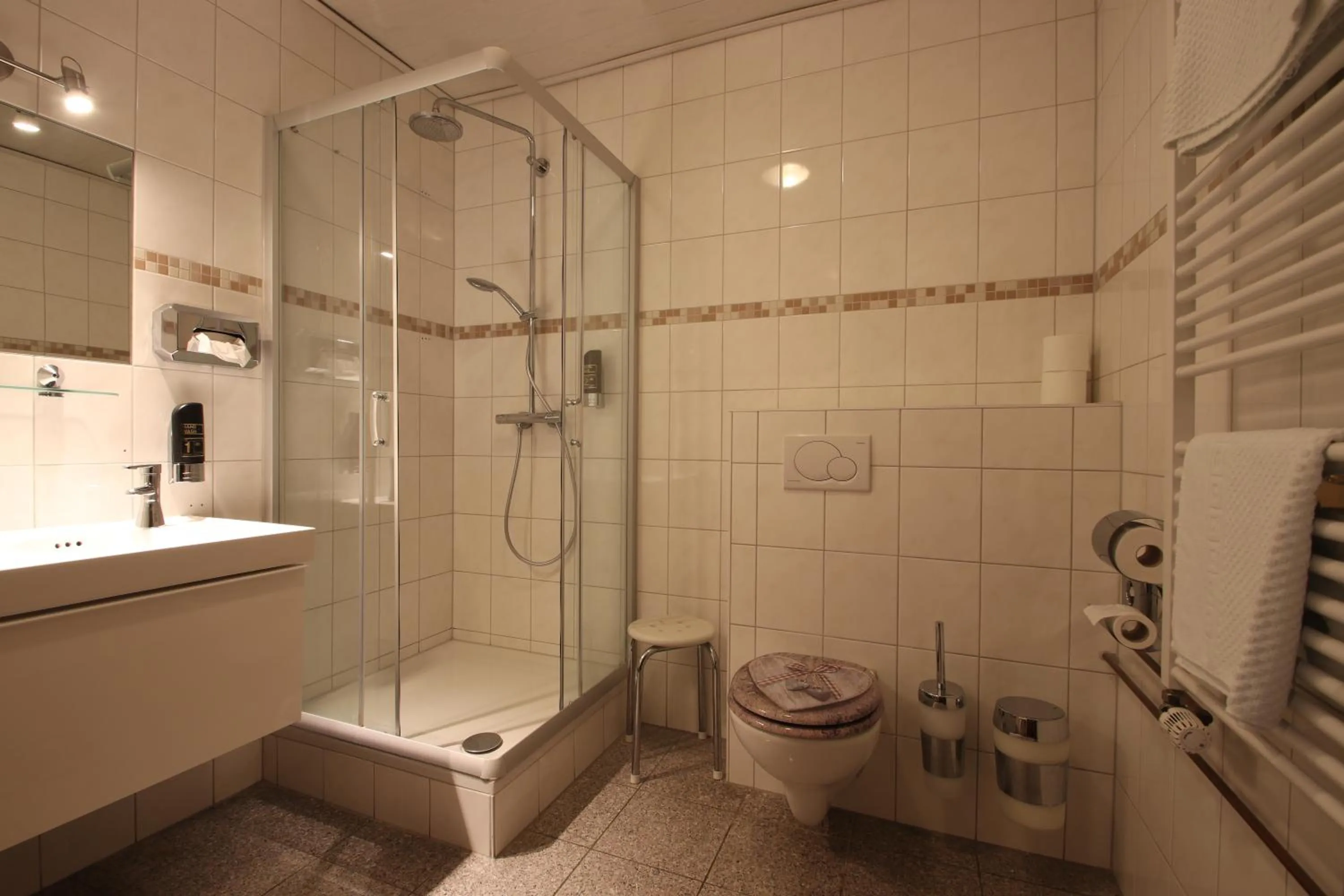 Shower in Günstige Zimmer im Spessart