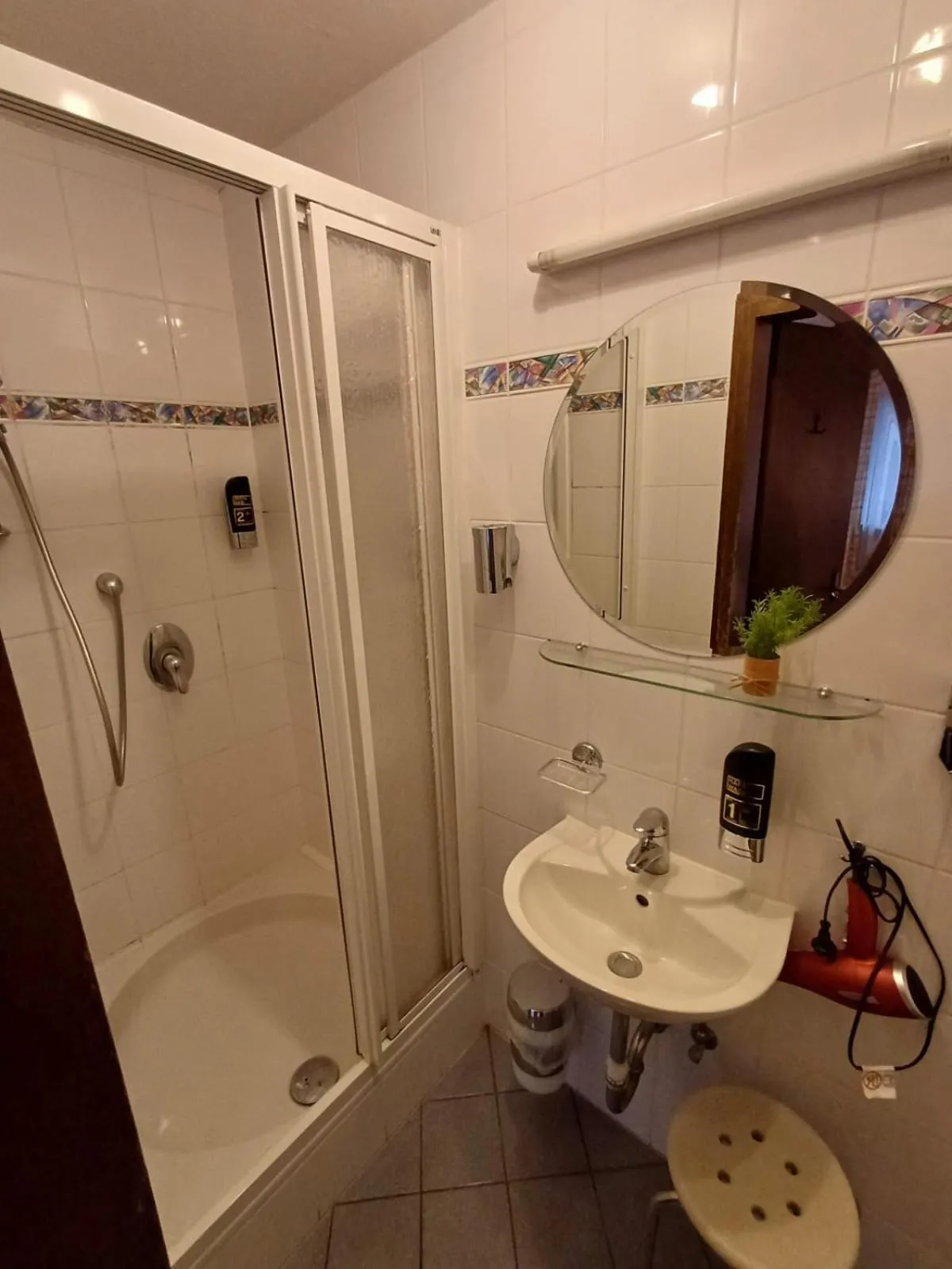 Bathroom in Günstige Zimmer im Spessart