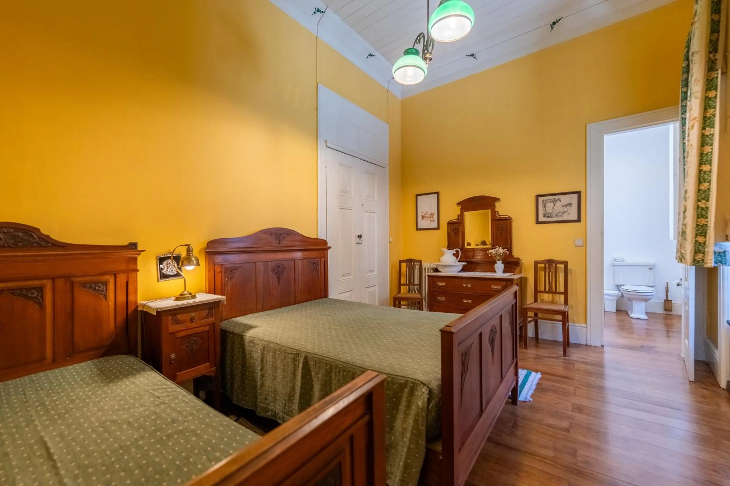 Large Twin Room - single occupancy in Casa d' Alem