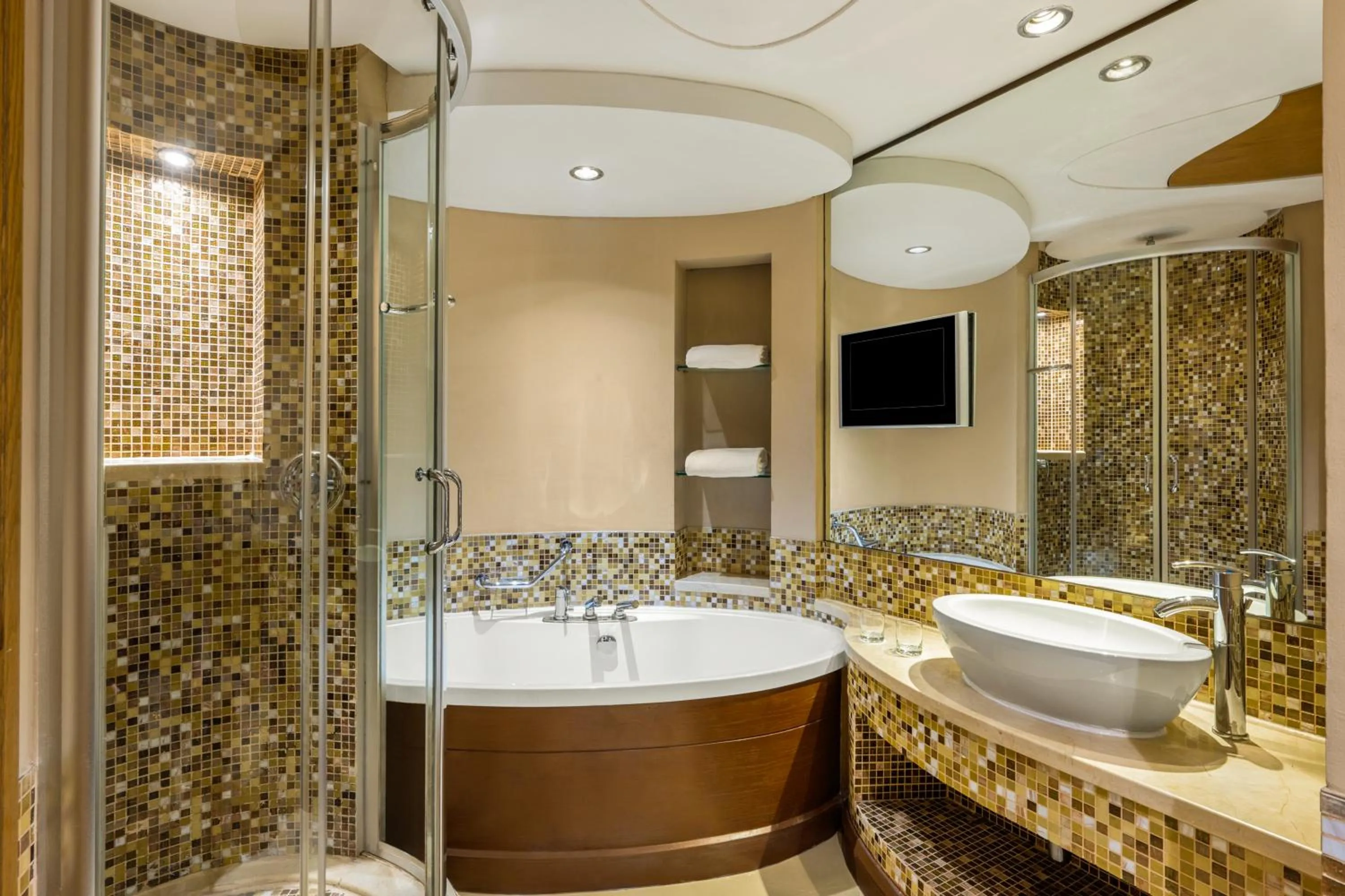 Shower in Gulf Hotel Bahrain Convention and SPA