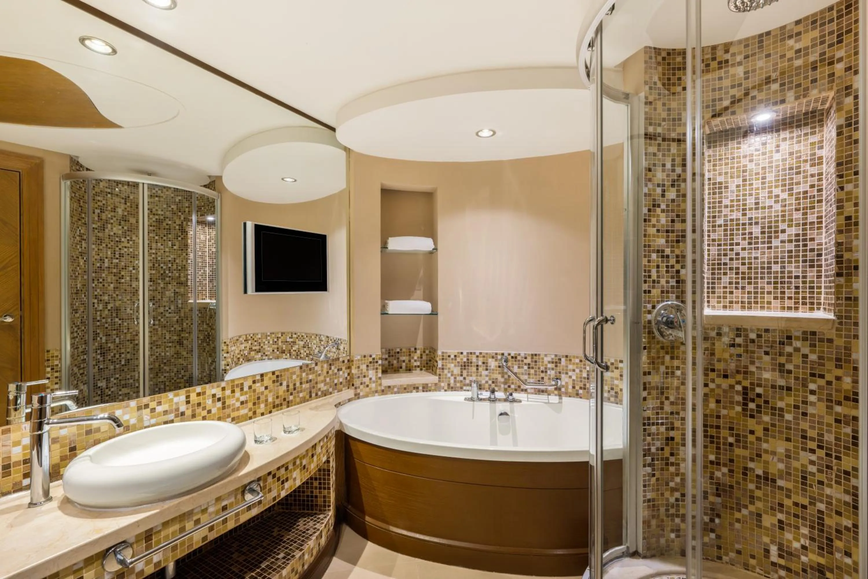 Shower in Gulf Hotel Bahrain Convention and SPA