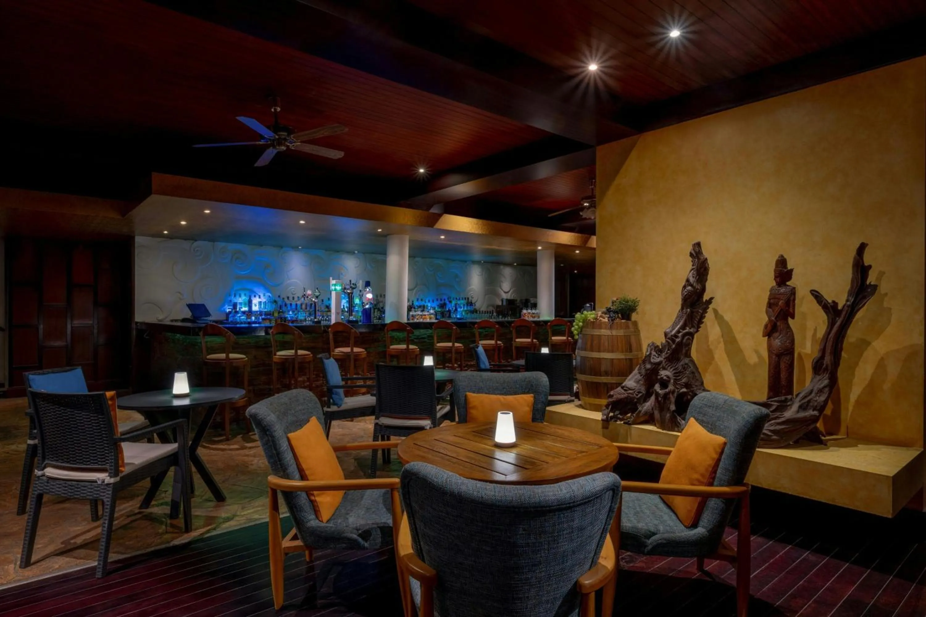 Lounge or bar in Gulf Hotel Bahrain Convention and SPA