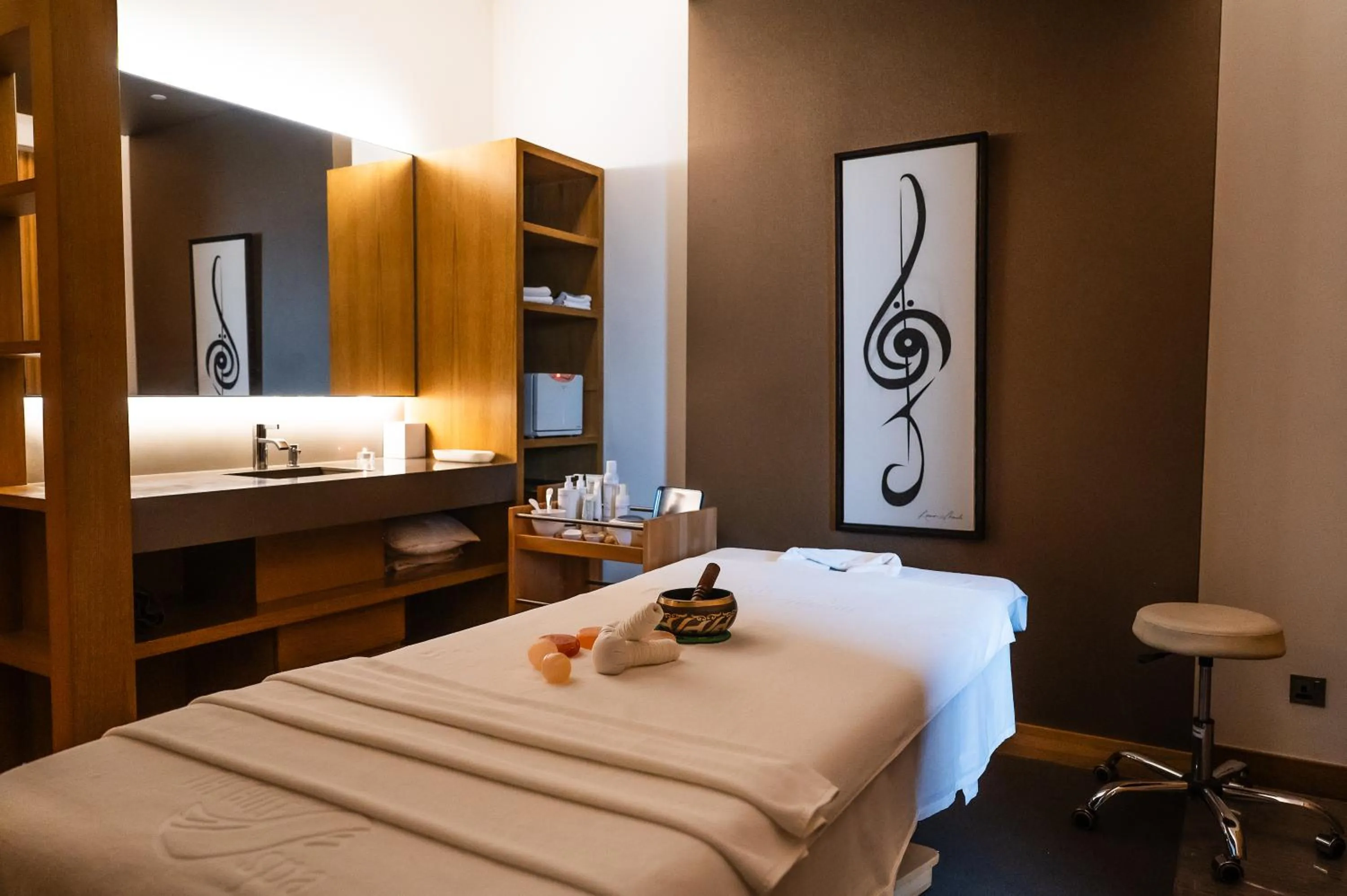 Massage, Bed in Gulf Hotel Bahrain Convention and SPA