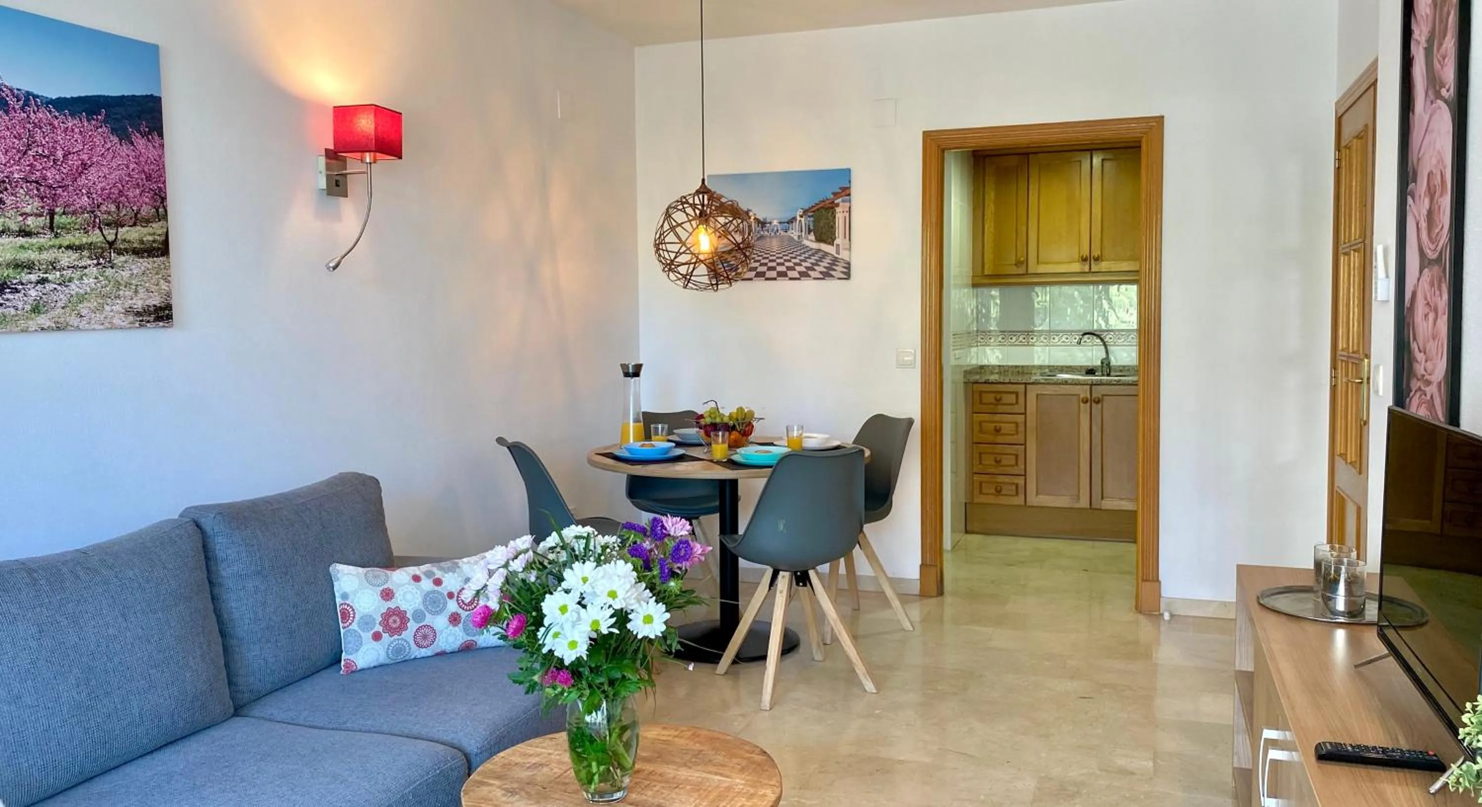 TV and multimedia in Gemelos 22 - Siroco