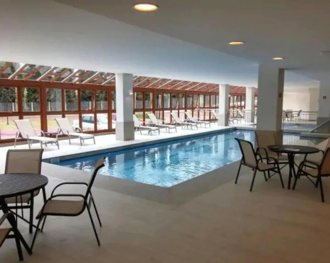 Swimming pool in Suíte Charmosa em Pedra Azul