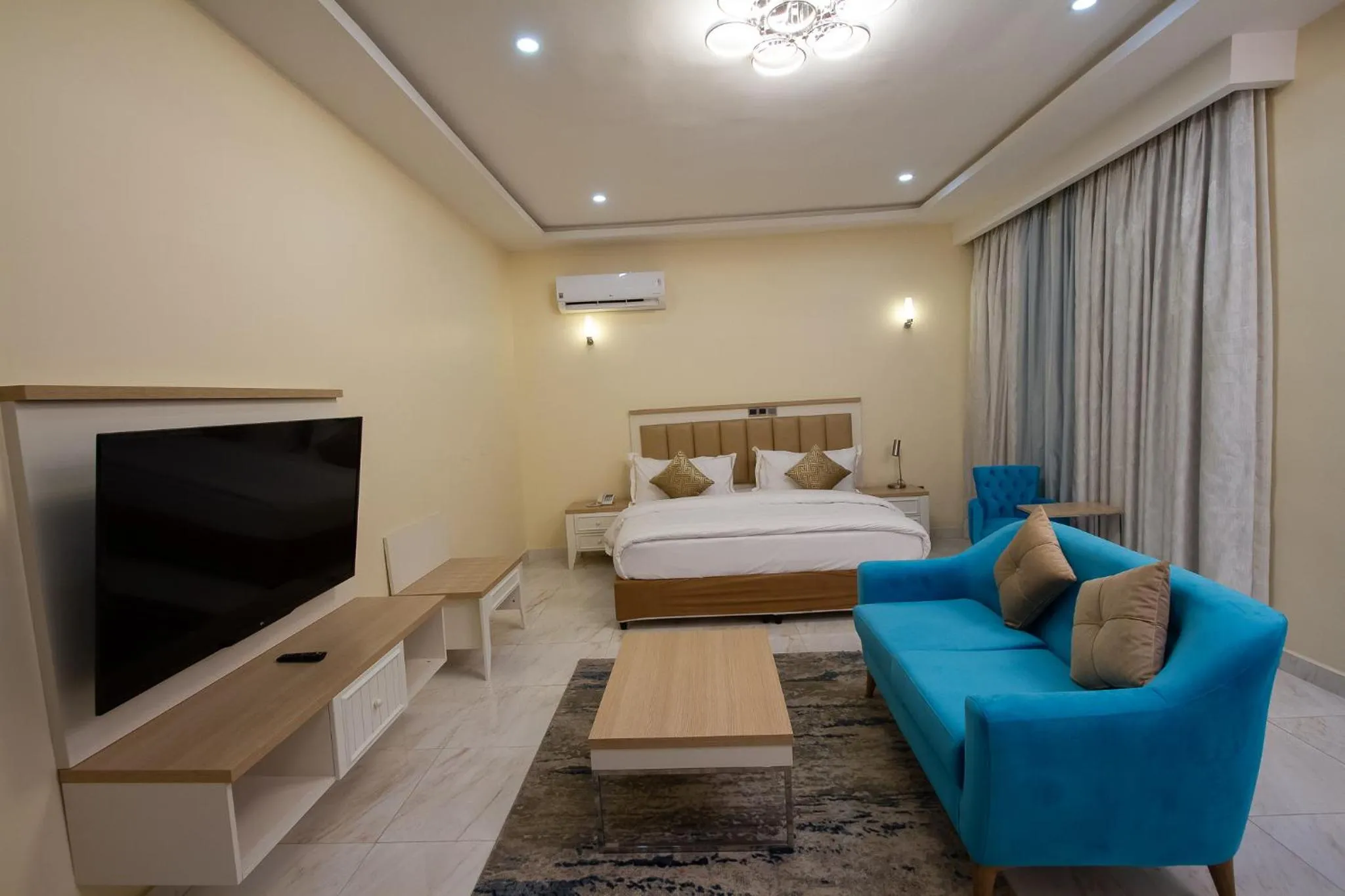 Photo of the whole room in Hera