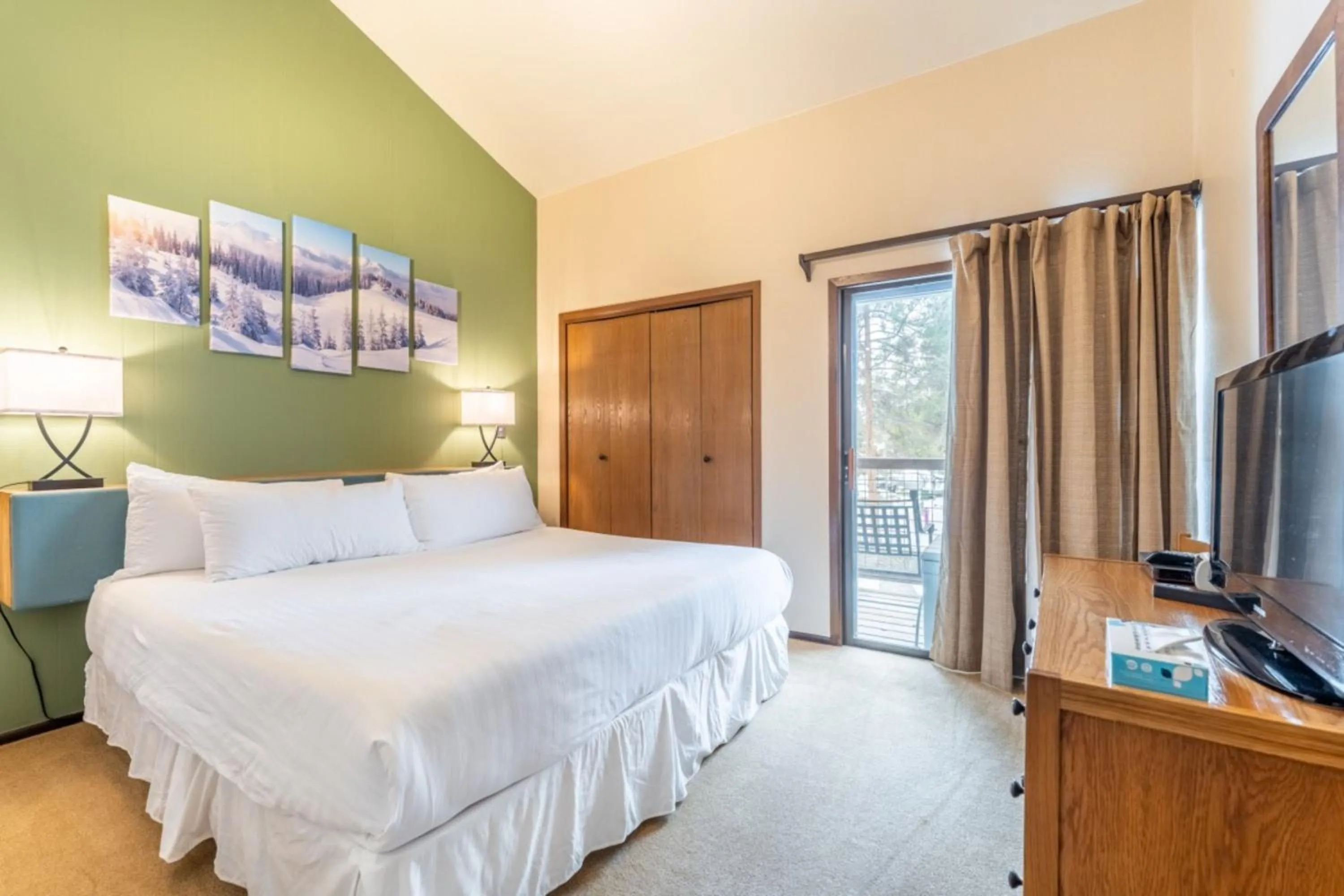 Bedroom, Bed in Flying Dutchman by Summit County Mountain Retreats