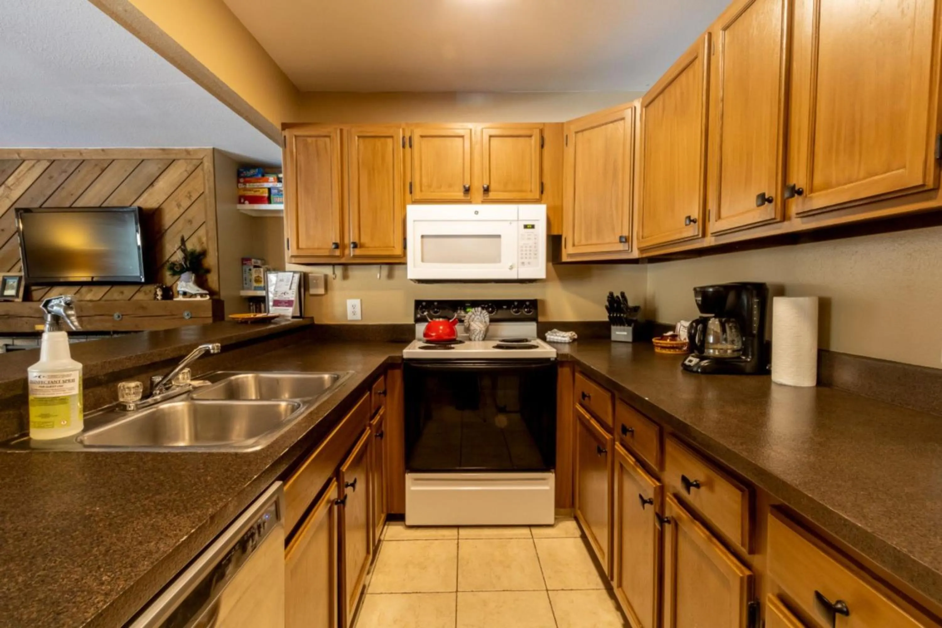 Kitchen or kitchenette in Flying Dutchman by Summit County Mountain Retreats
