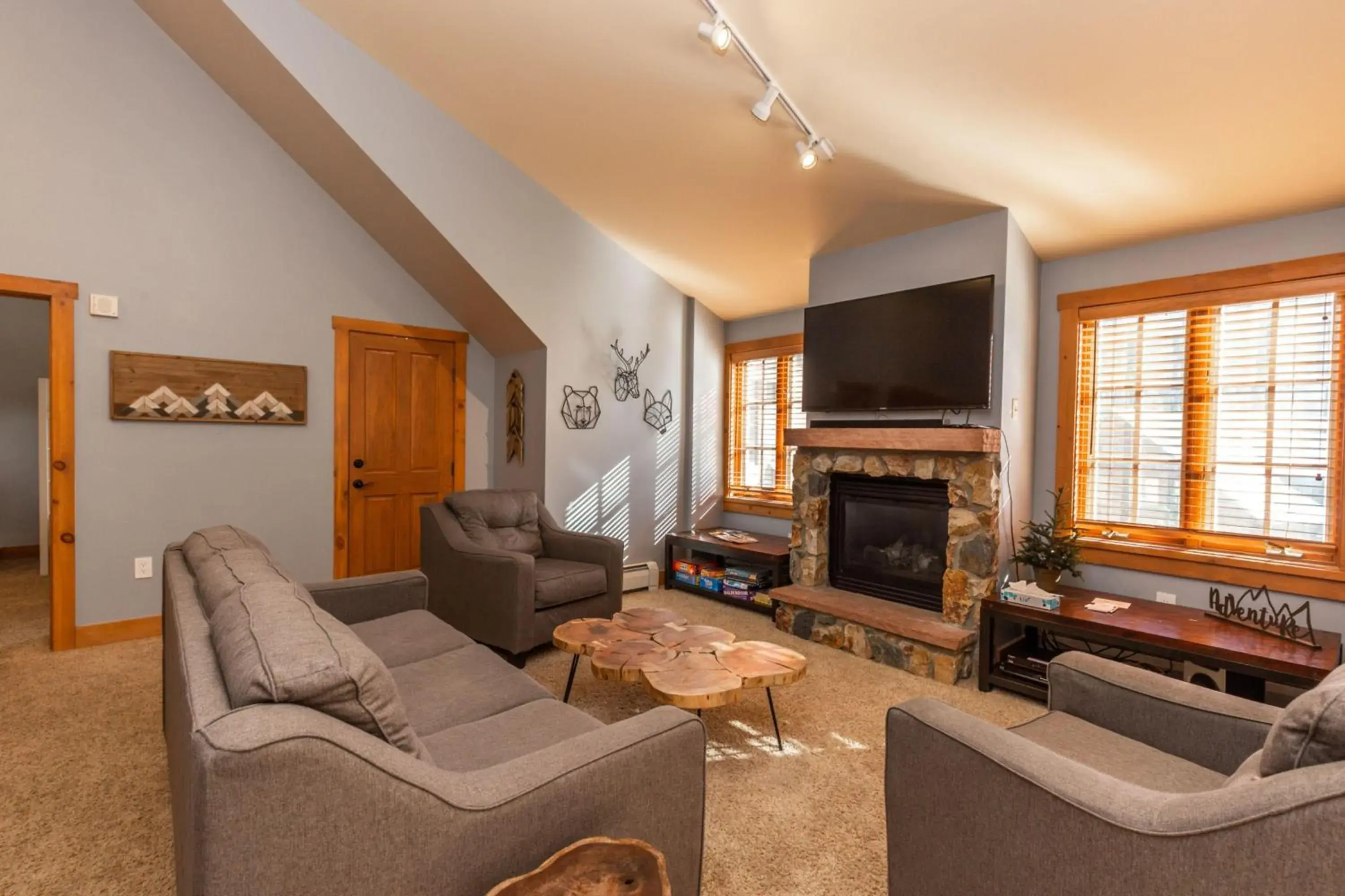 Living room in Expedition Station by Summit County Mountain Retreats Living room in Expedition Station by Summit County Mountain Retreats