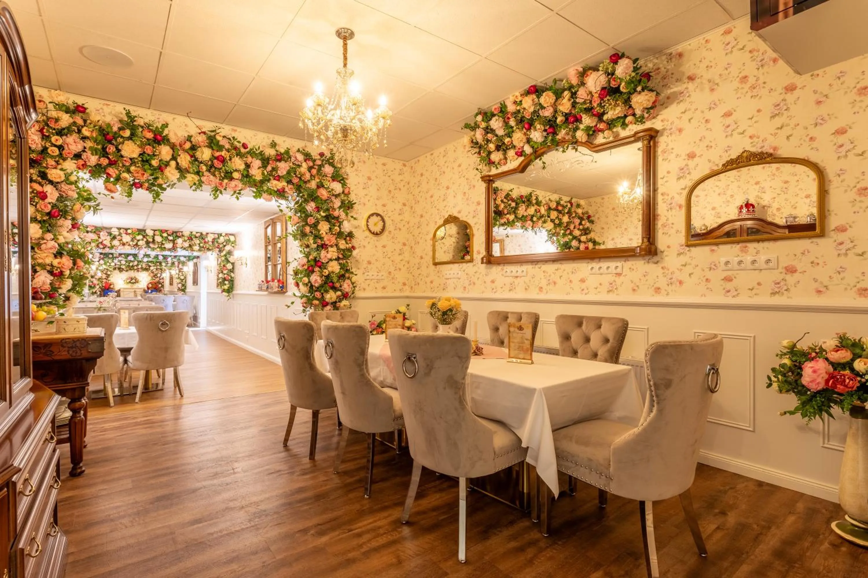 Restaurant/places to eat in The Little Britain Inn Themed Hotel One of a Kind In Europe