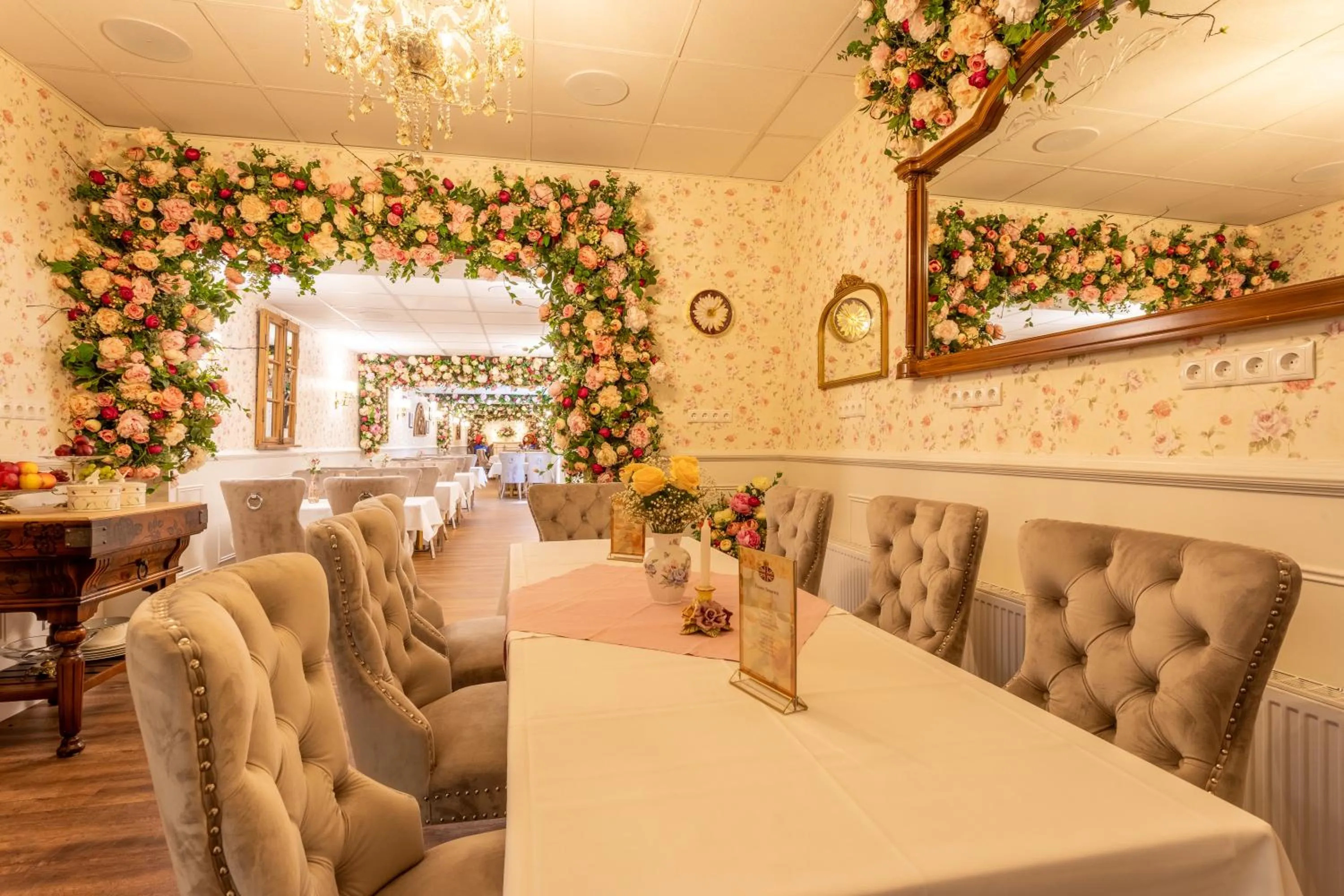 Restaurant/places to eat in The Little Britain Inn Themed Hotel One of a Kind In Europe