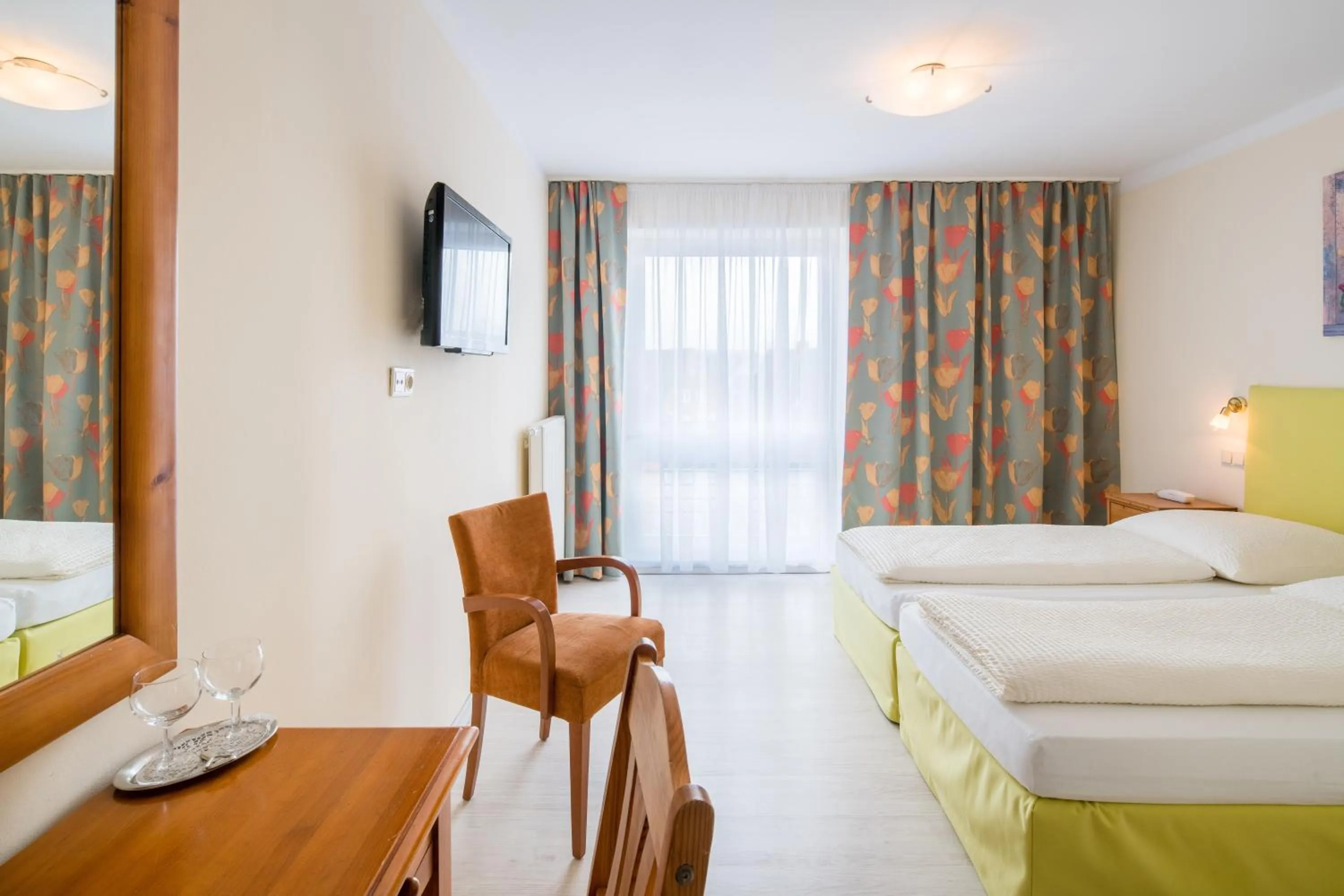 Bedroom, Bed in Niebüller Hof