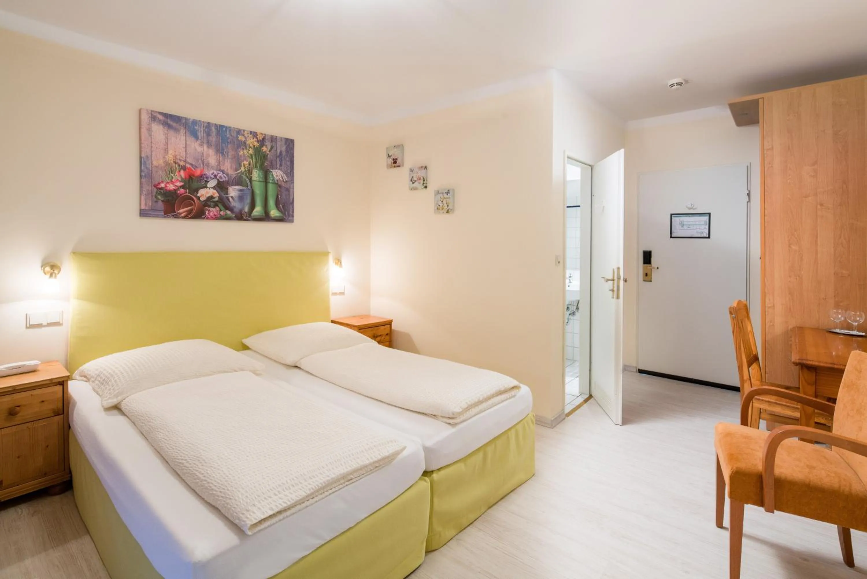 Bedroom, Bed in Niebüller Hof