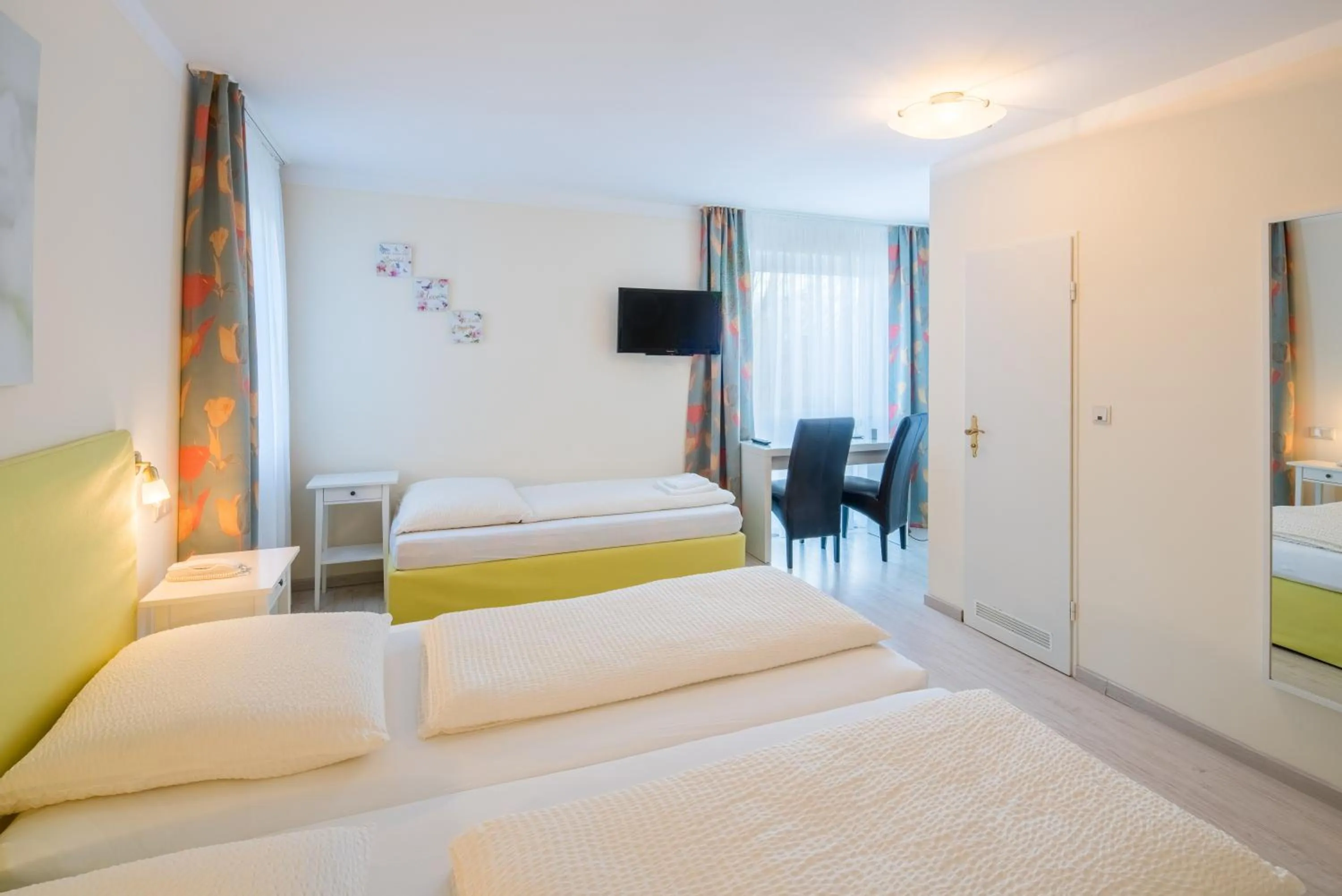 Bedroom, Bed in Niebüller Hof