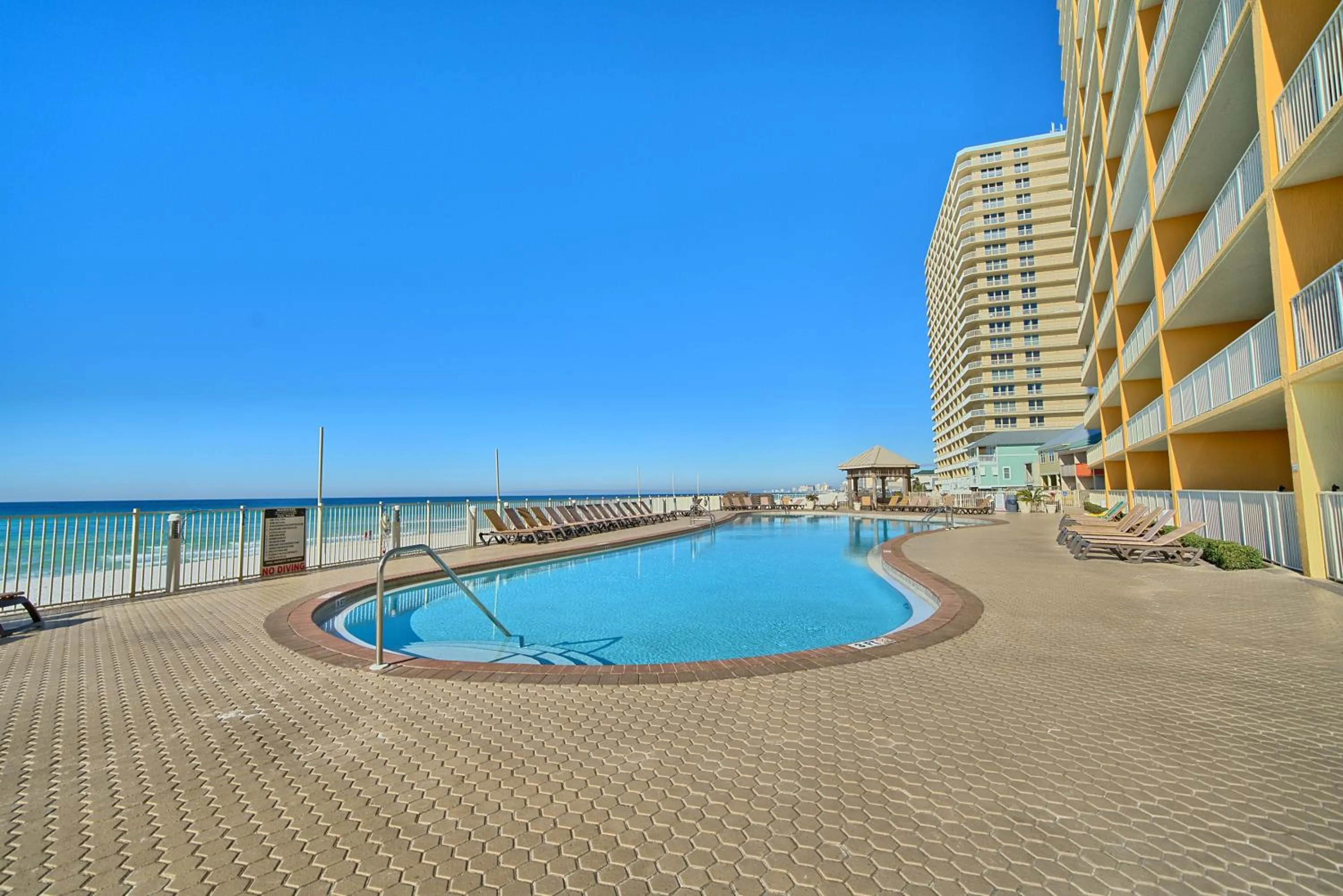 Swimming pool in Treasure Island 0207