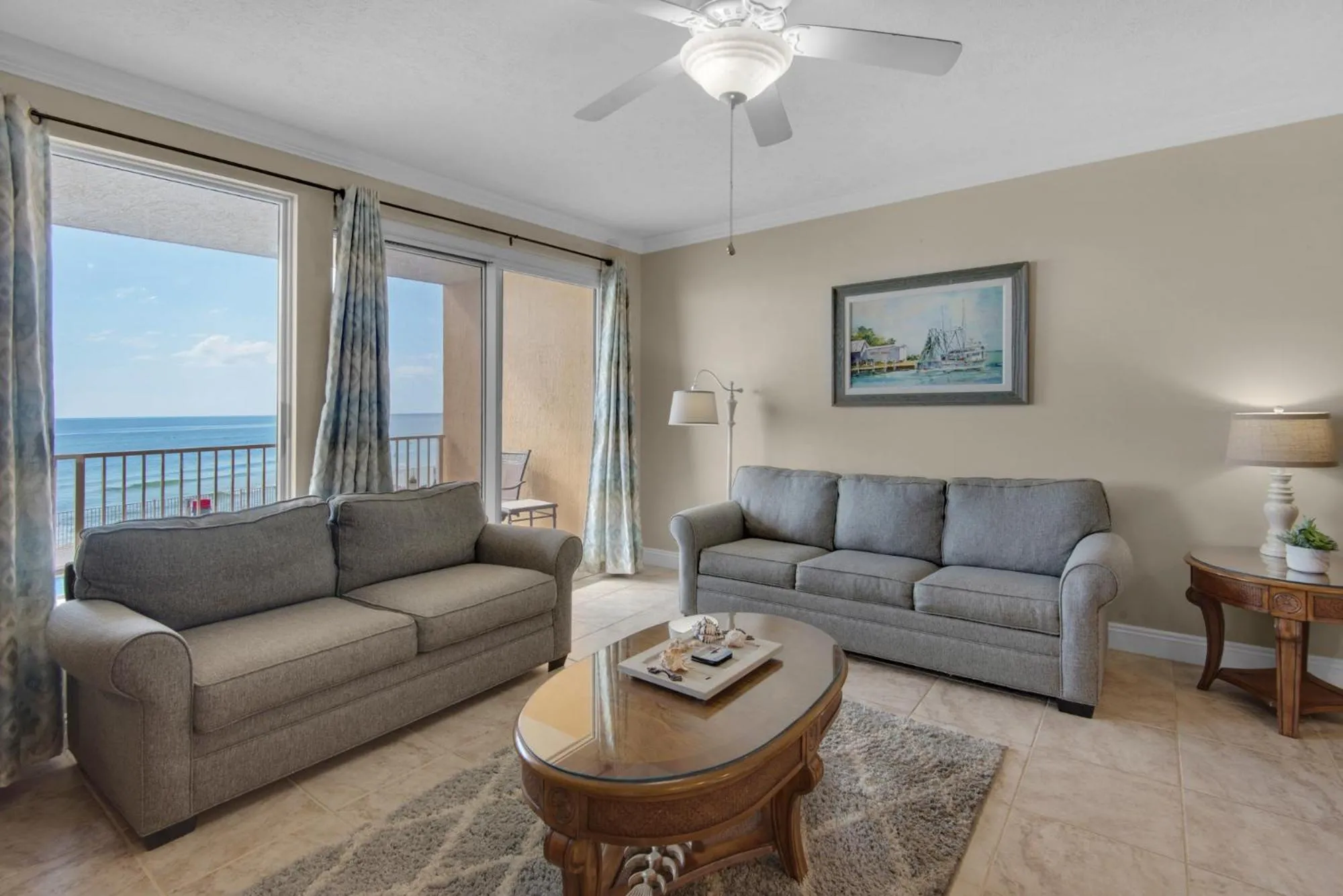 Photo of the whole room in Treasure Island 0210