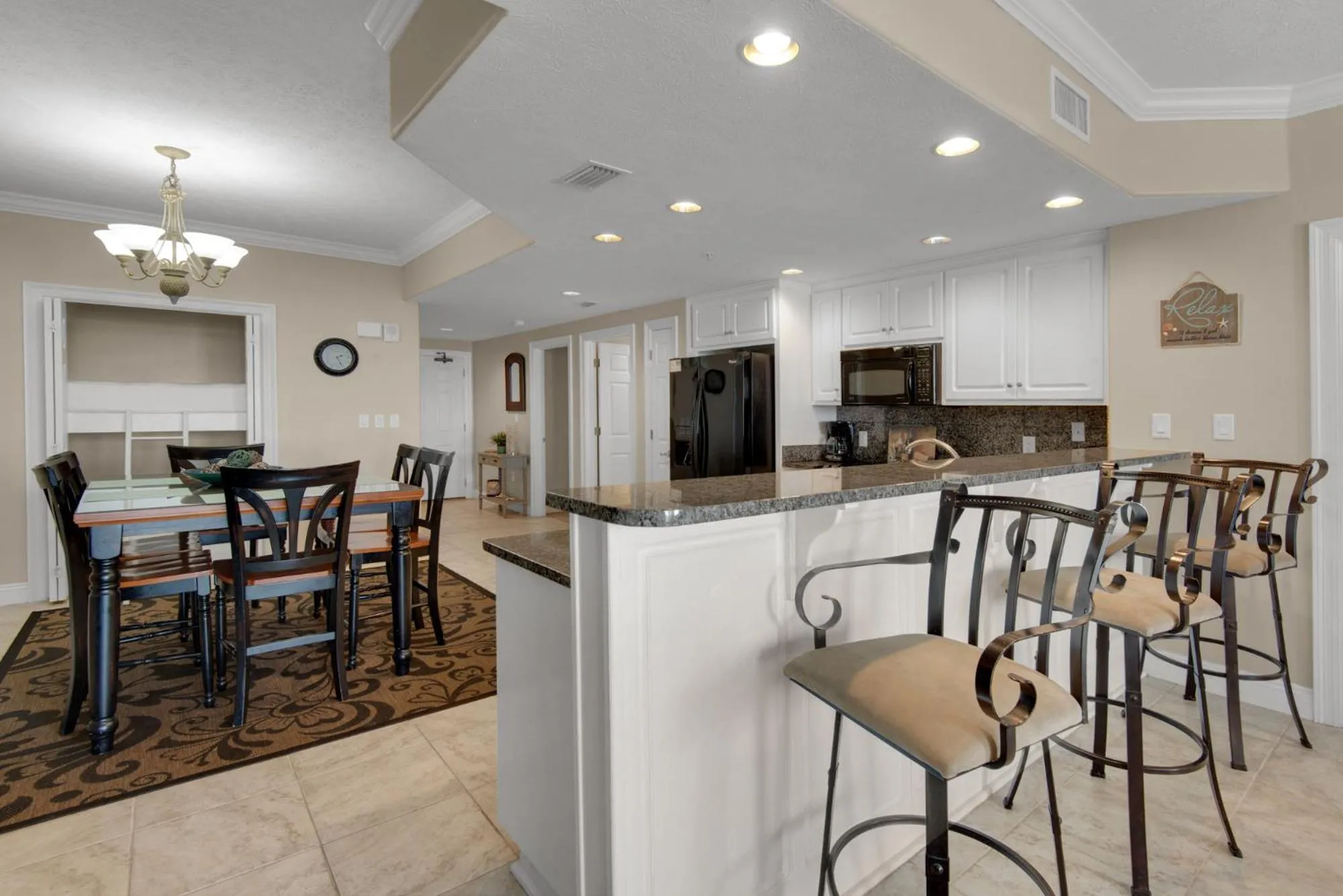 Kitchen or kitchenette in Treasure Island 0210