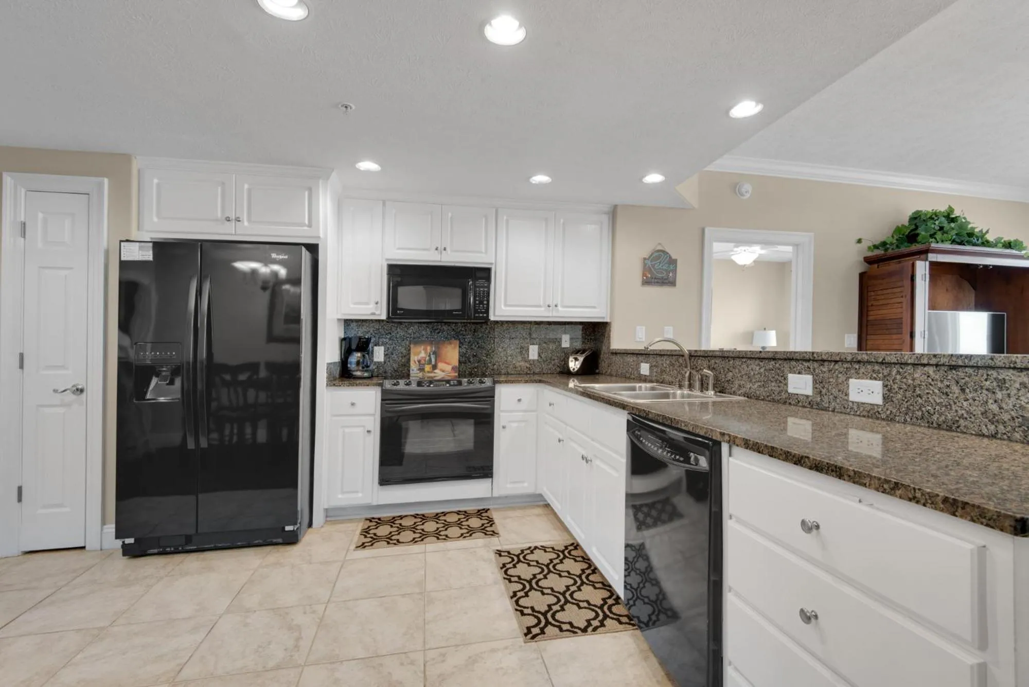Kitchen or kitchenette in Treasure Island 0210