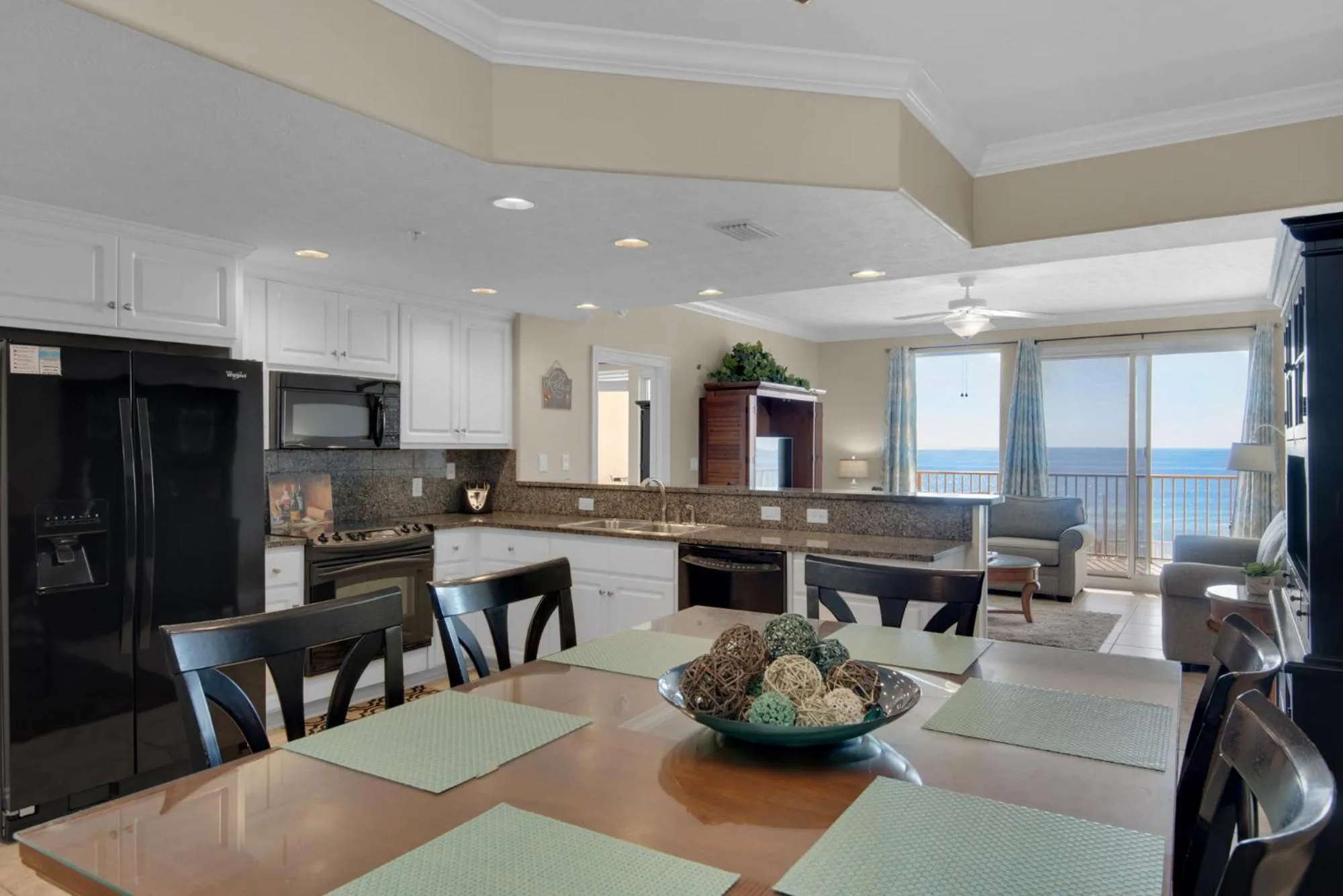 Kitchen or kitchenette in Treasure Island 0210