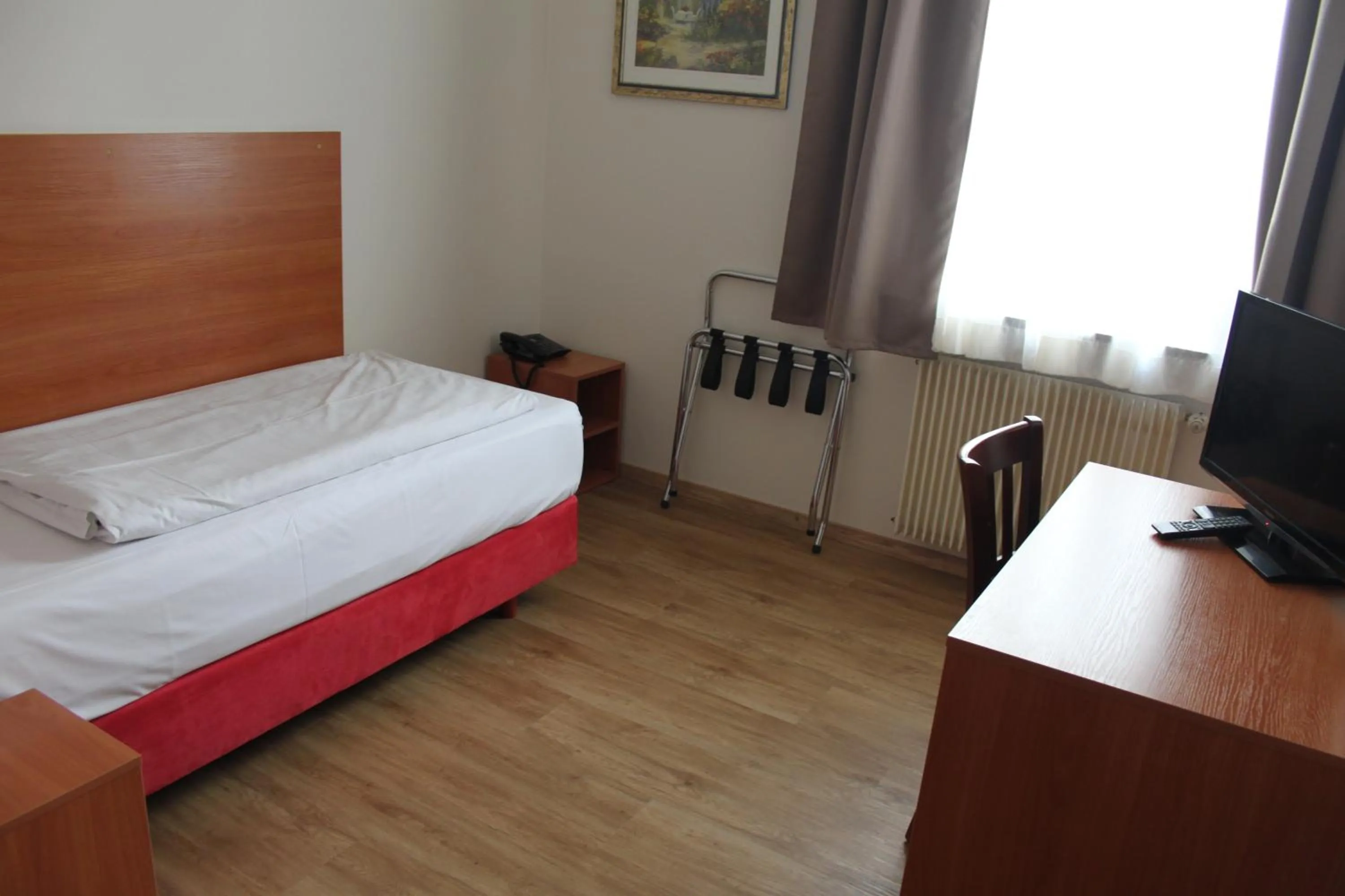Photo of the whole room, Bed in Stadt-Gut-Hotel Zum Rathaus