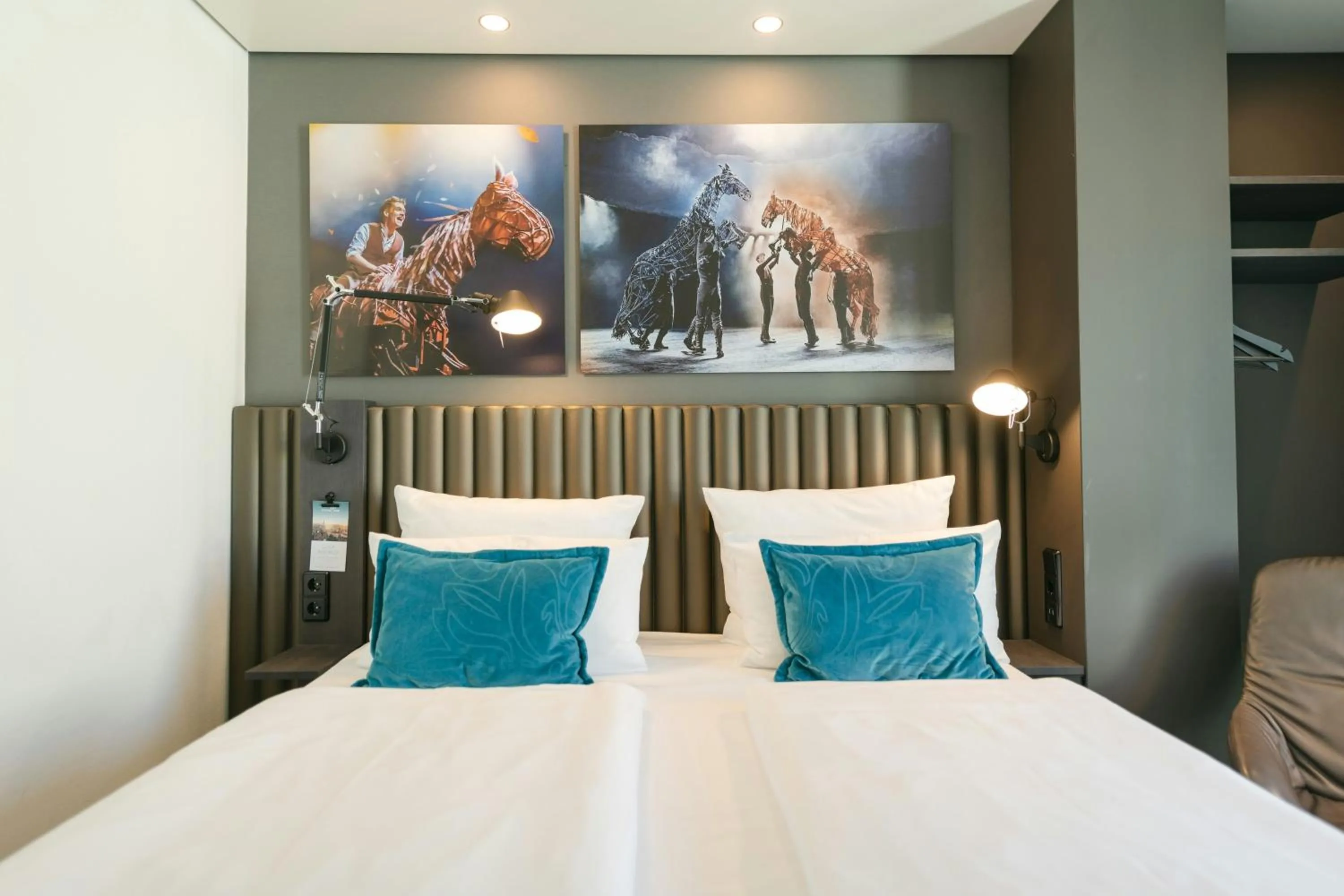 Photo of the whole room, Bed in Motel One Berlin-Ku'Damm