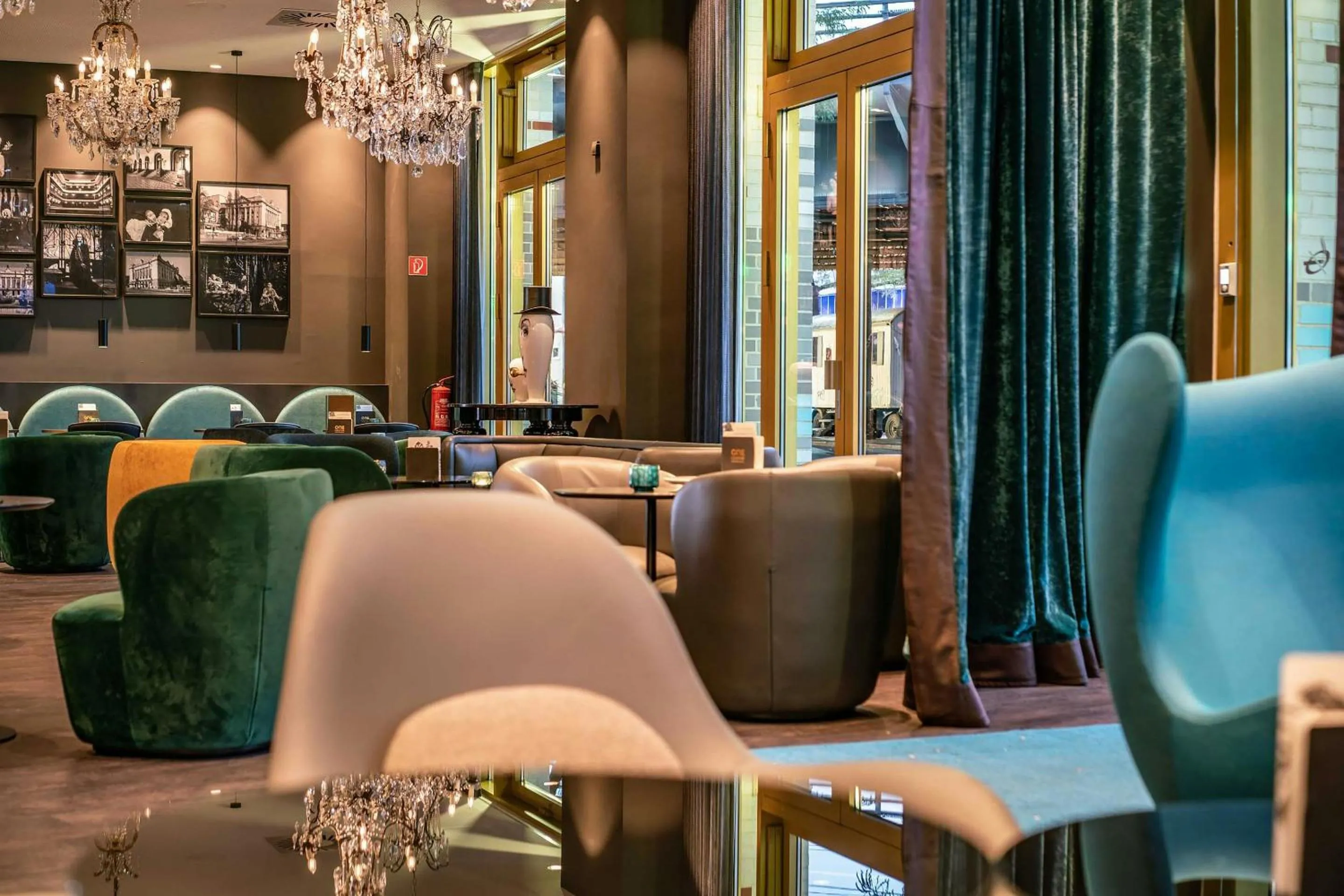 Lounge or bar in Motel One Berlin-Ku'Damm