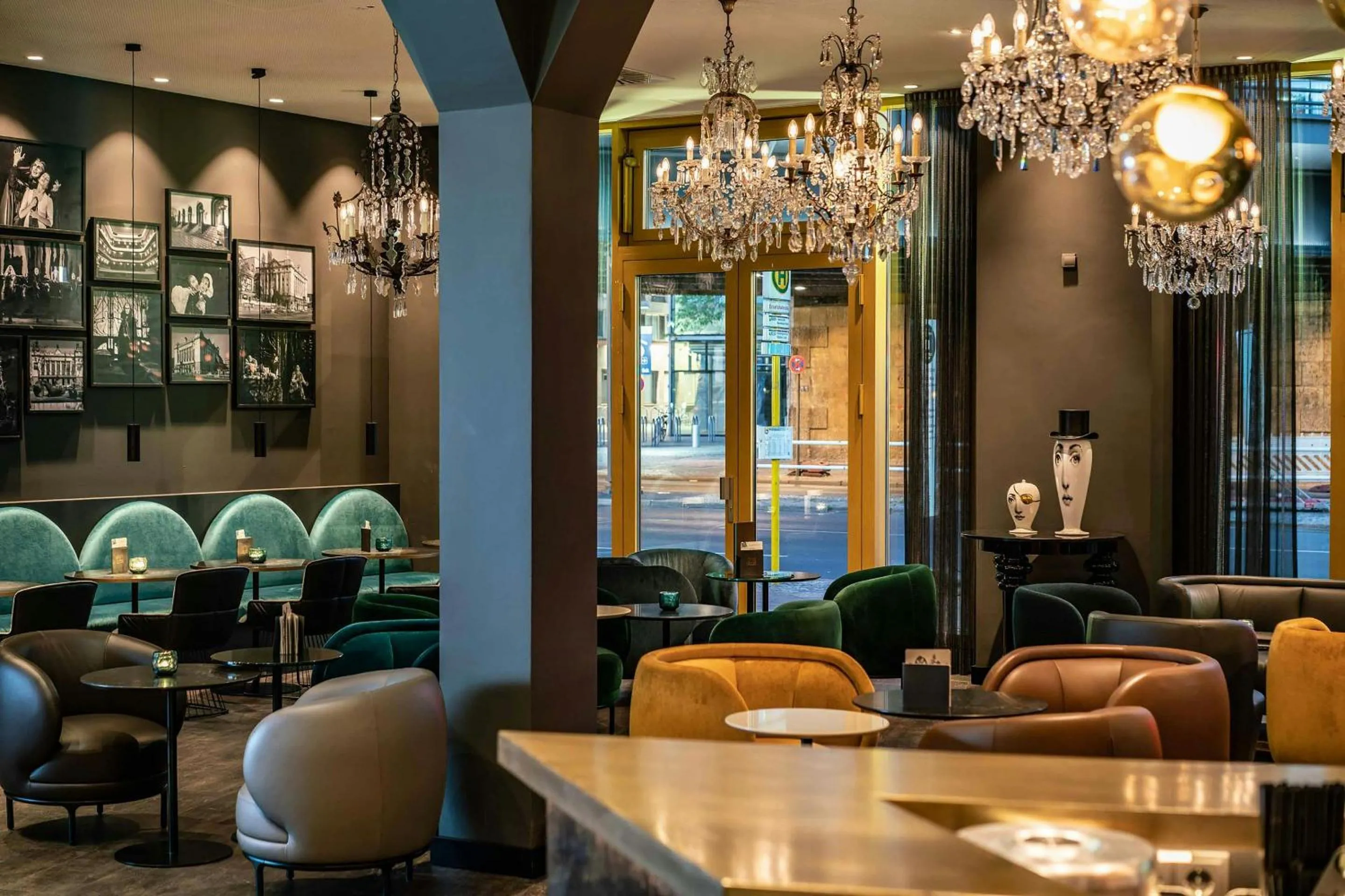 Lounge or bar in Motel One Berlin-Ku'Damm