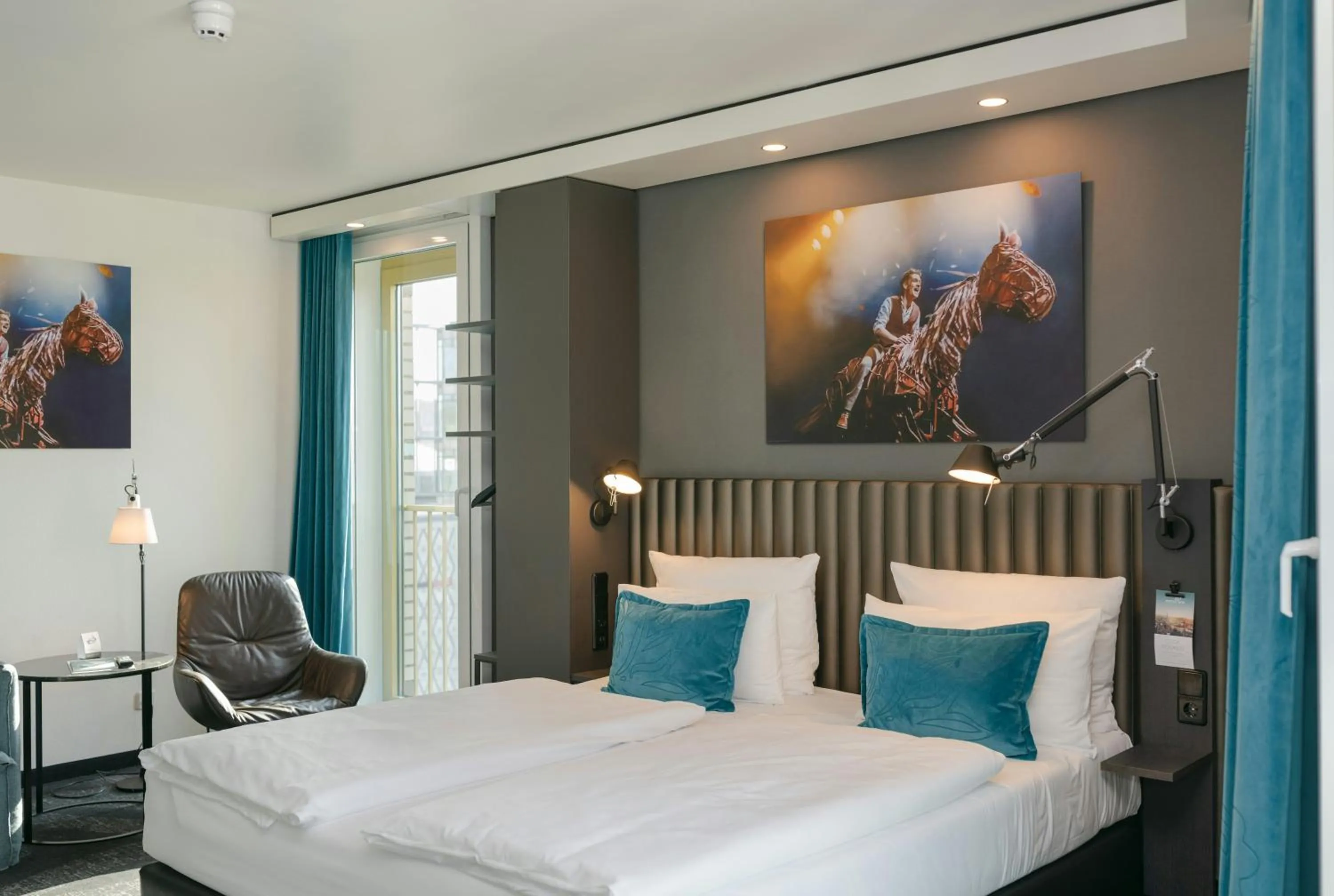 Photo of the whole room, Bed in Motel One Berlin-Ku'Damm