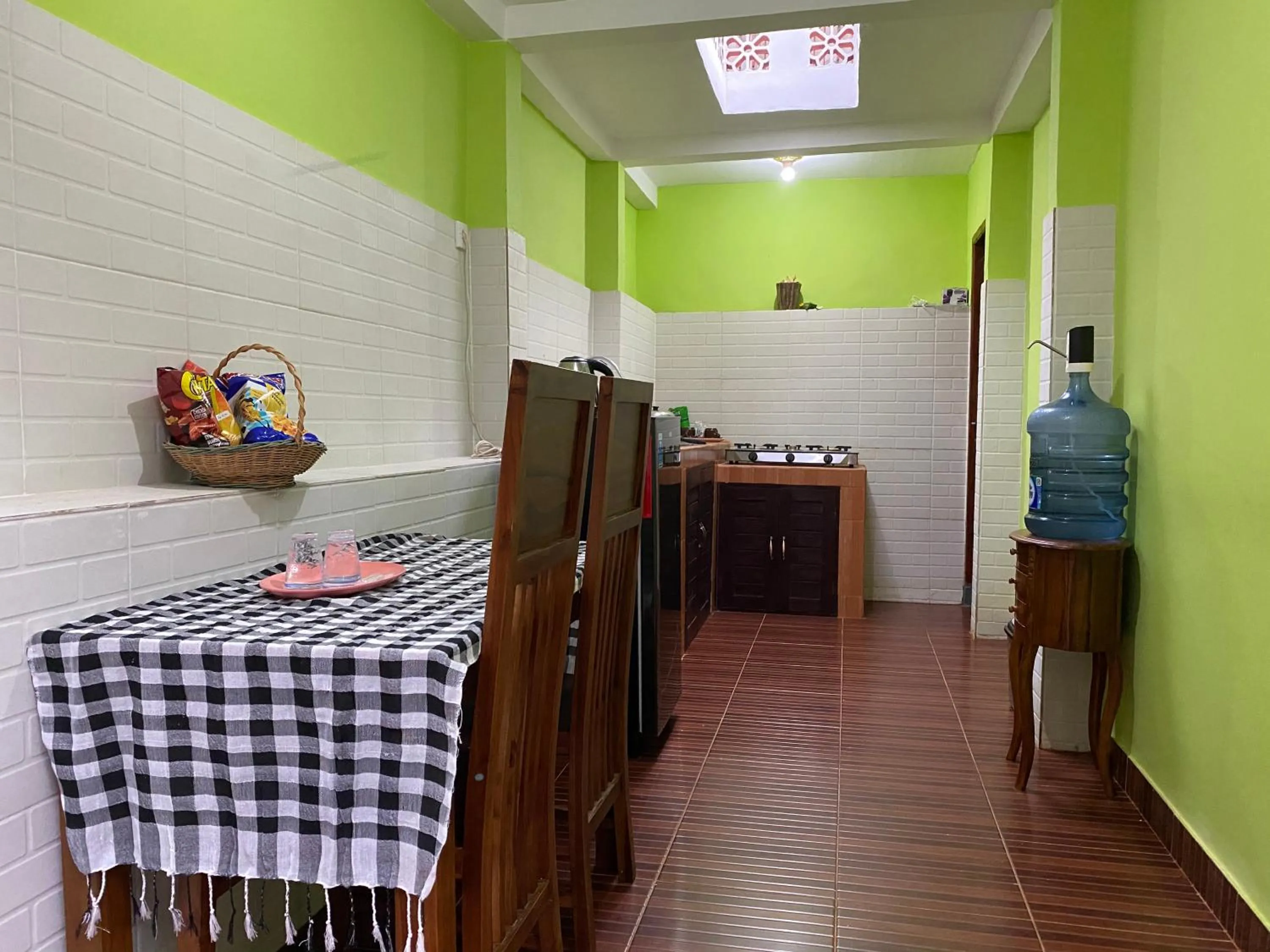 Restaurant/places to eat in Villa Melanting