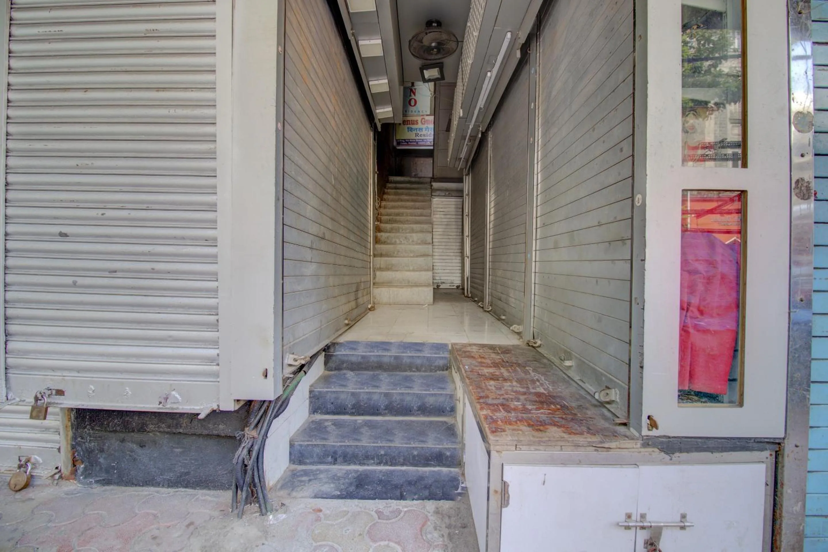 Facade/entrance in Hotel O Blue Light Near Gateway Of India Mumbai