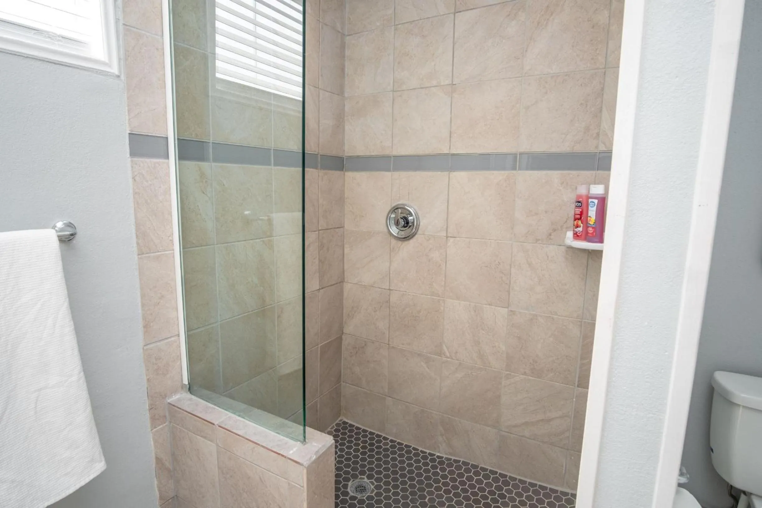 Bathroom in Classic 1br/1ba Charming Apt w/ Modern Upgrades