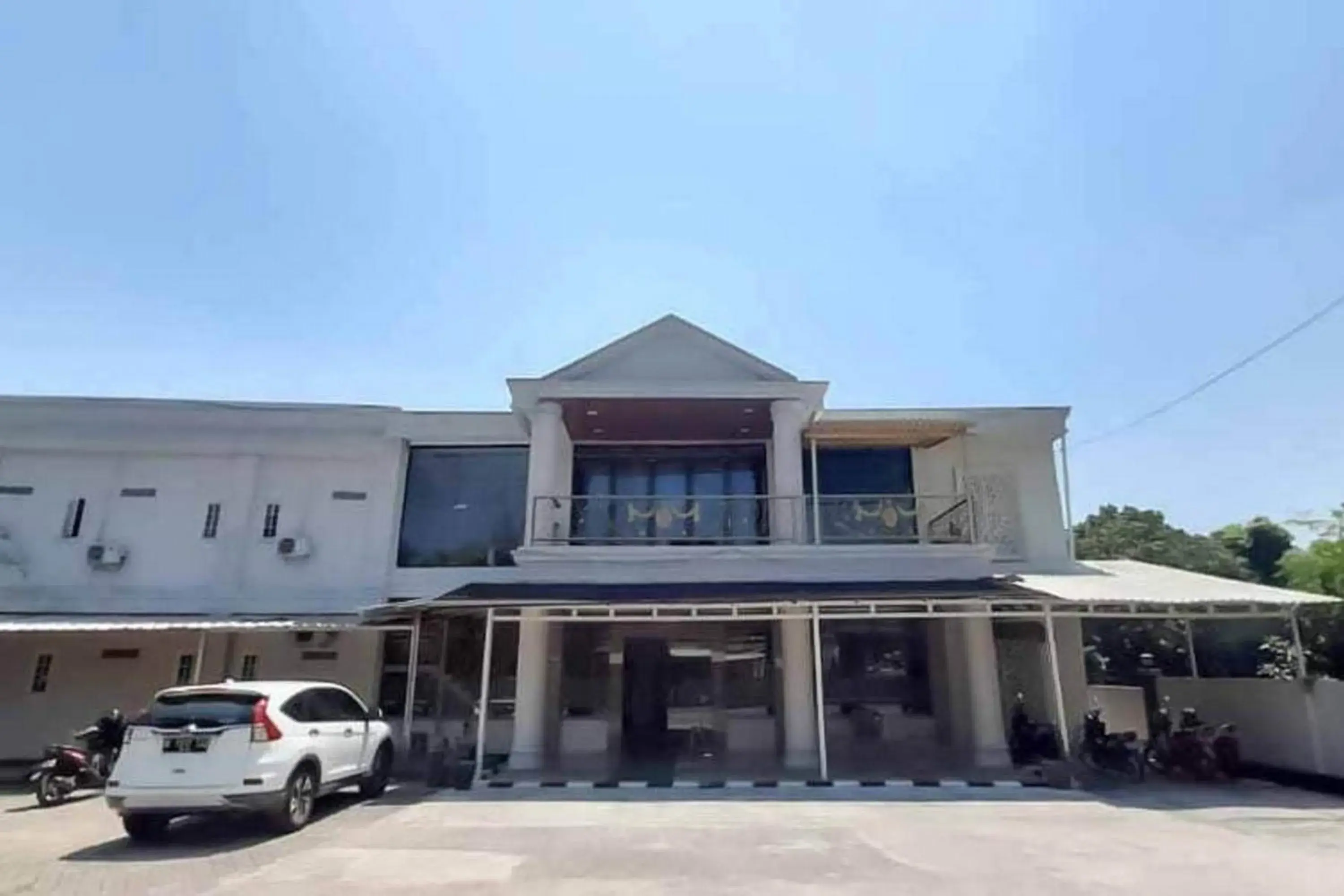 Property building in Pakansari Guest Inn Mitra RedDoorz Property building in Pakansari Guest Inn Mitra RedDoorz