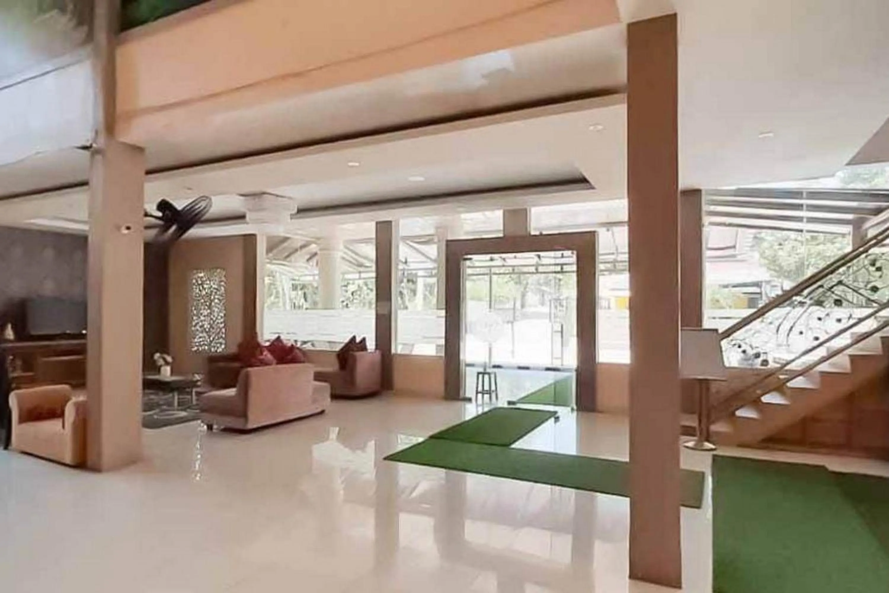 Lobby or reception in Pakansari Guest Inn Mitra RedDoorz