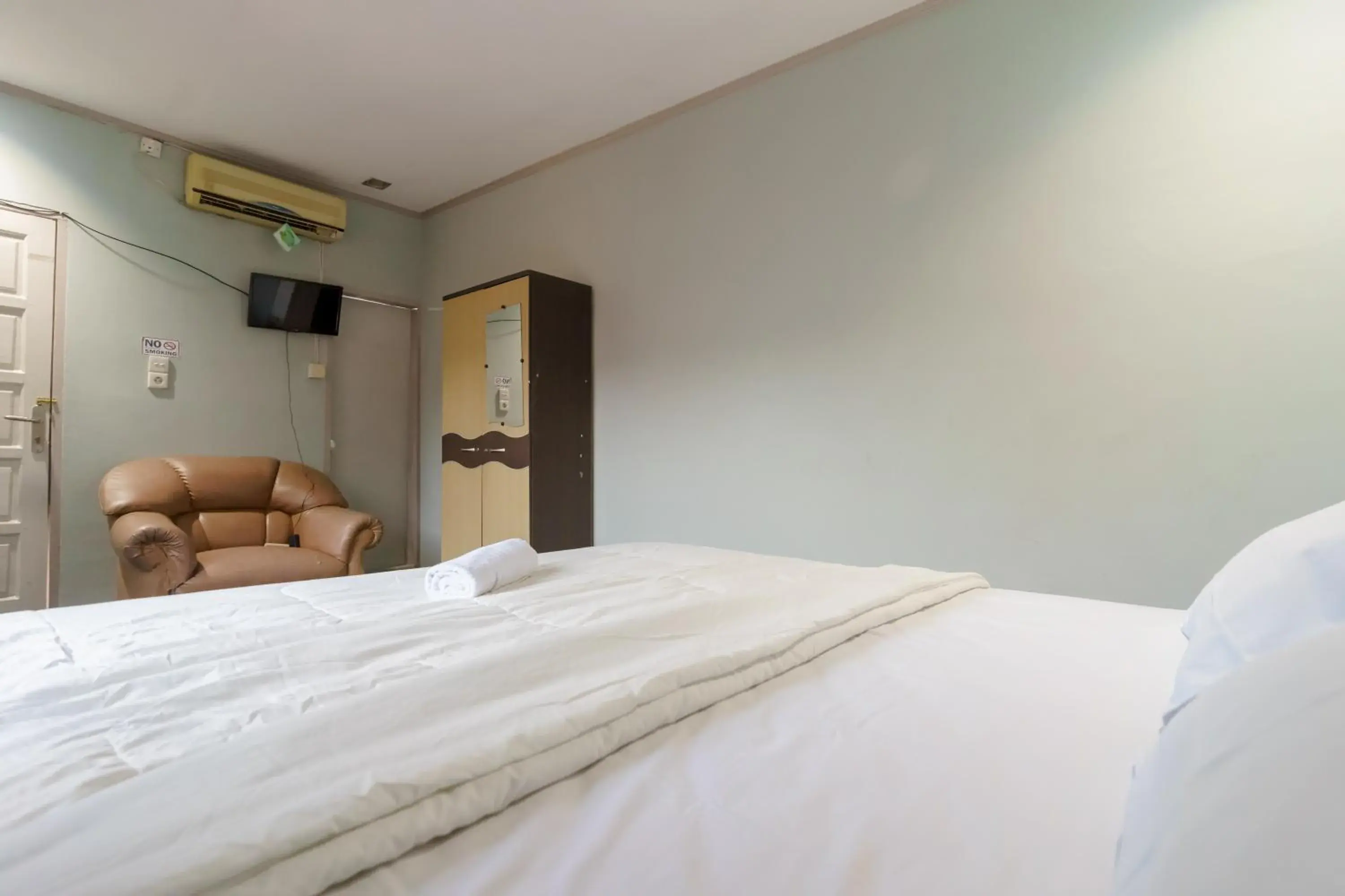 Single Room - single occupancy in Asokatama Residence Syariah Mitra RedDoorz Single Room - single occupancy in Asokatama Residence Syariah Mitra RedDoorz