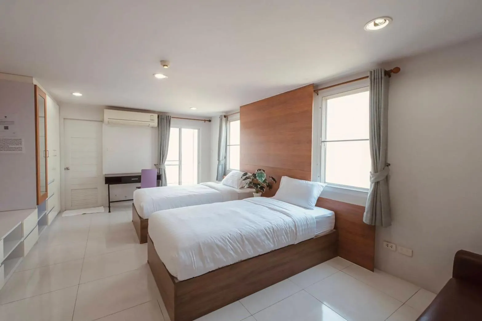 Photo of the whole room, Bed in The Seasons