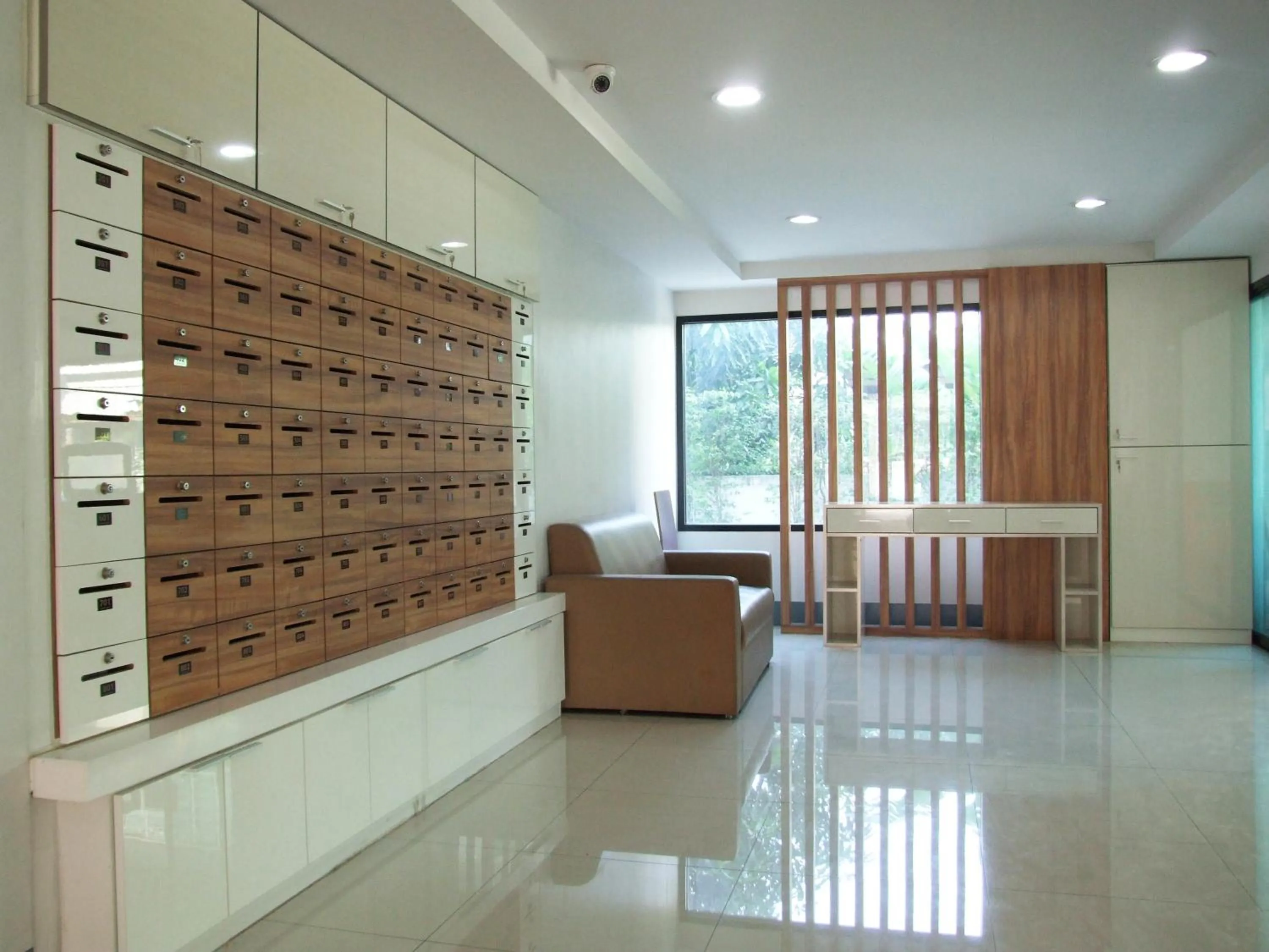 Facade/entrance in The Seasons