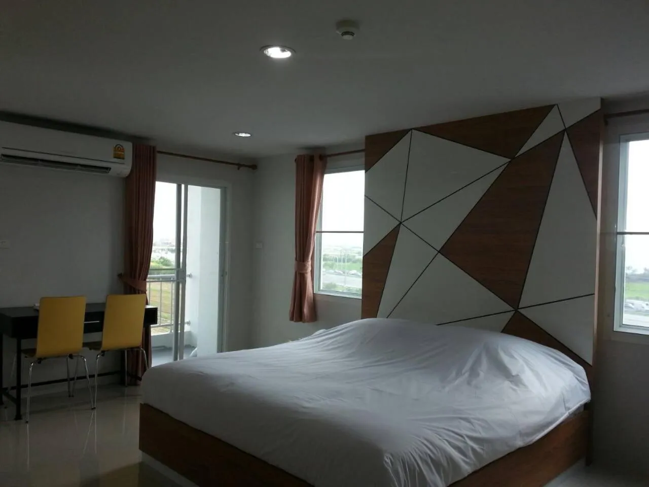 Bedroom, Bed in The Seasons