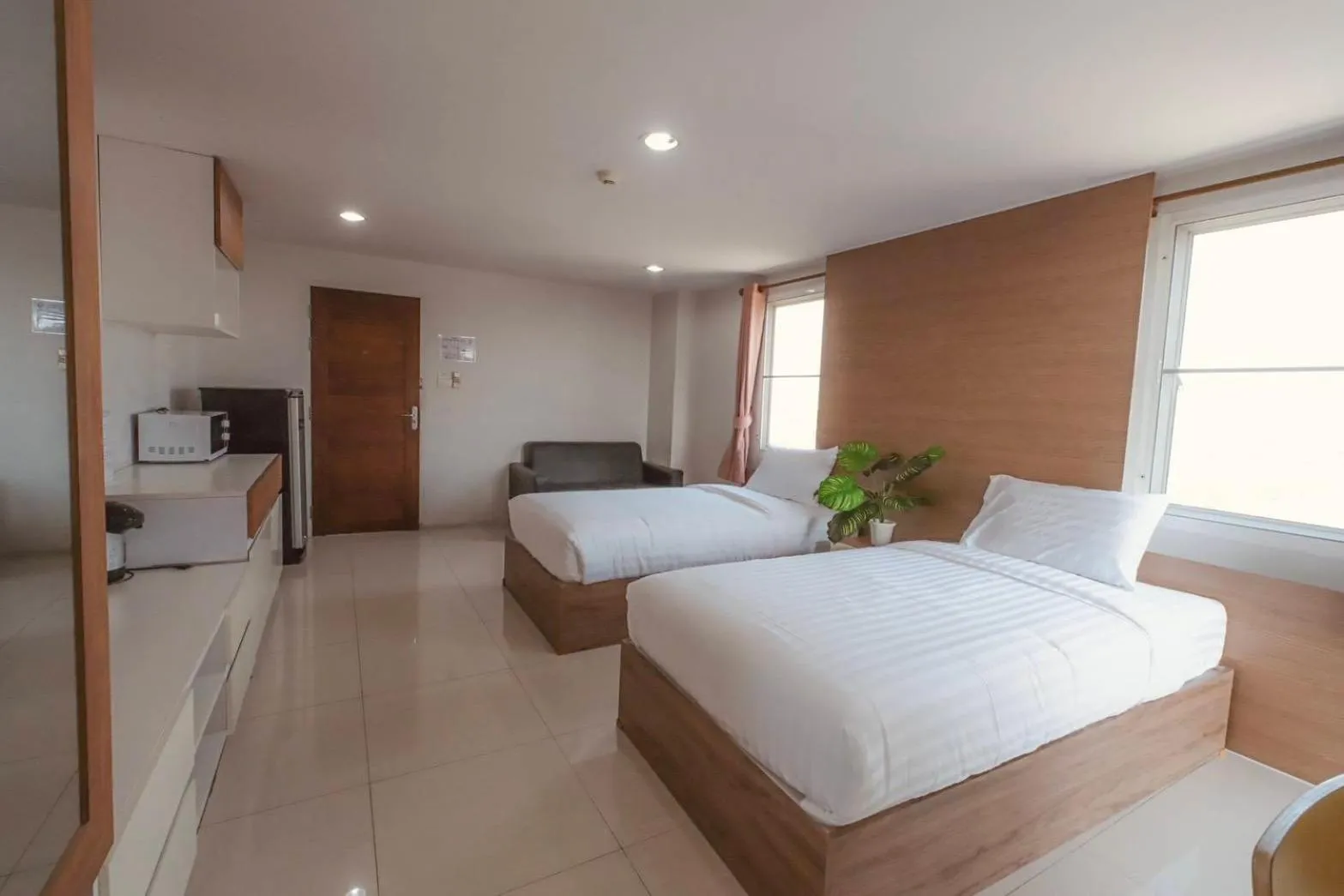 Photo of the whole room, Bed in The Seasons